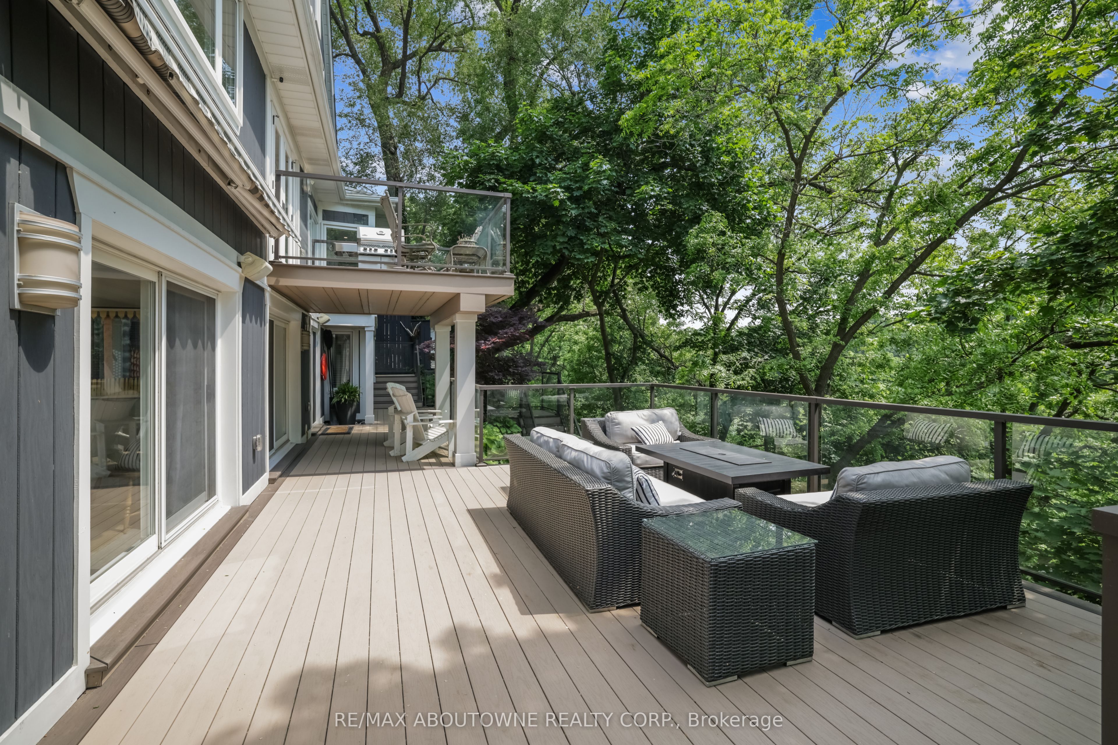 382 Trafalgar Road, Oakville ‣ W13763614 382 Trafalgar Road, Oakville ‣ W13763614