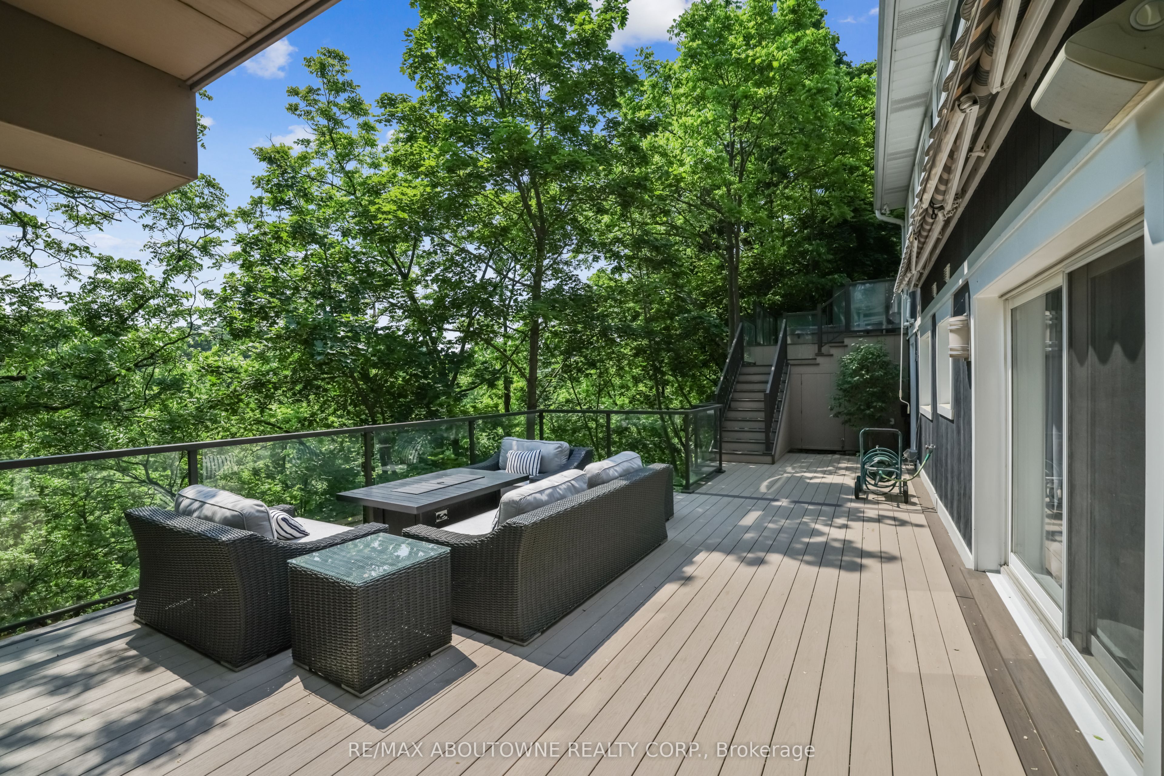 382 Trafalgar Road, Oakville ‣ W13763614 382 Trafalgar Road, Oakville ‣ W13763614