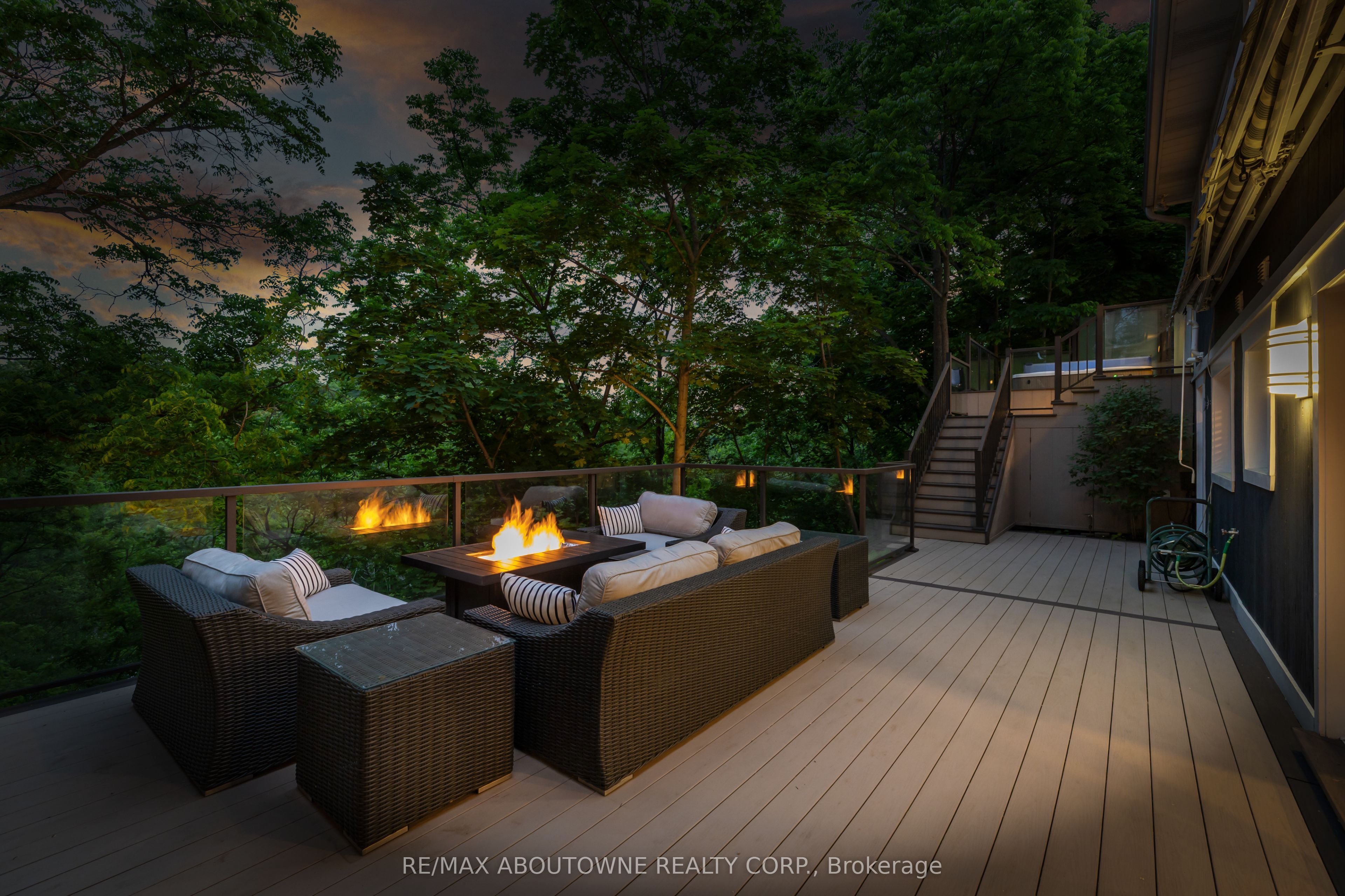 382 Trafalgar Road, Oakville ‣ W13763614 382 Trafalgar Road, Oakville ‣ W13763614