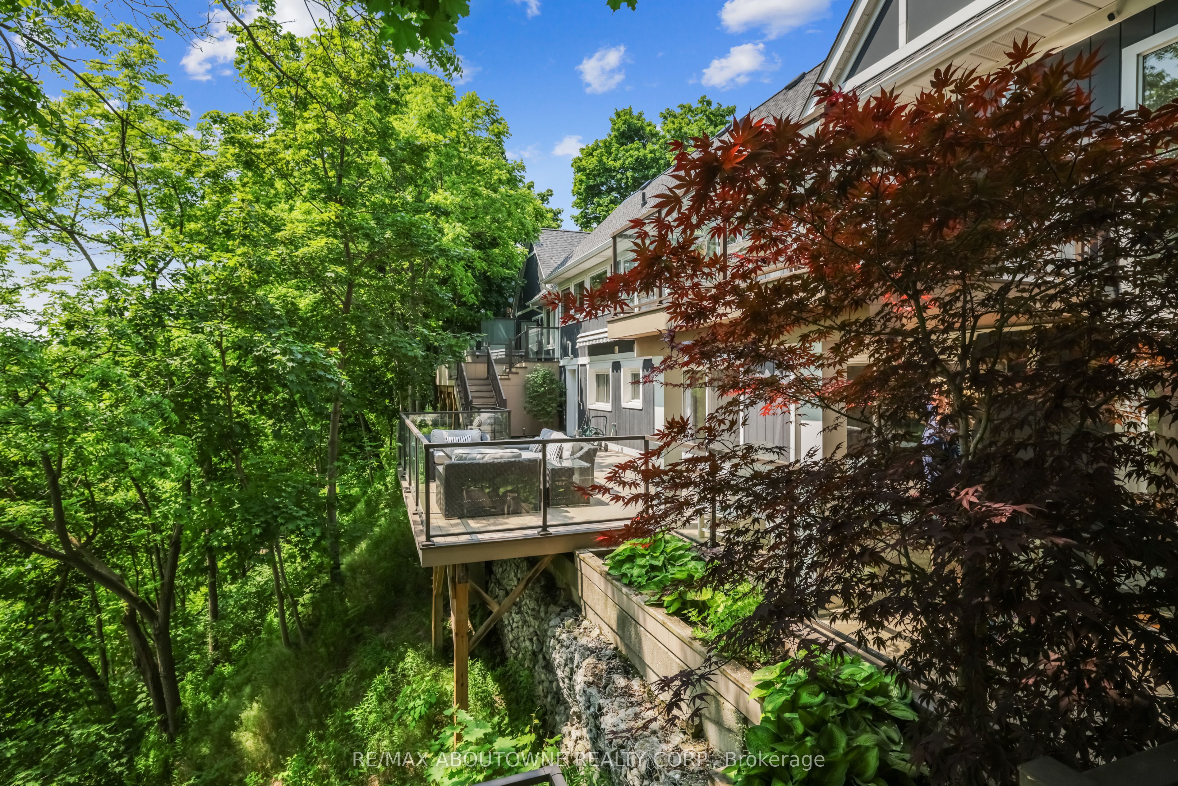 382 Trafalgar Road, Oakville ‣ W13763614 382 Trafalgar Road, Oakville ‣ W13763614