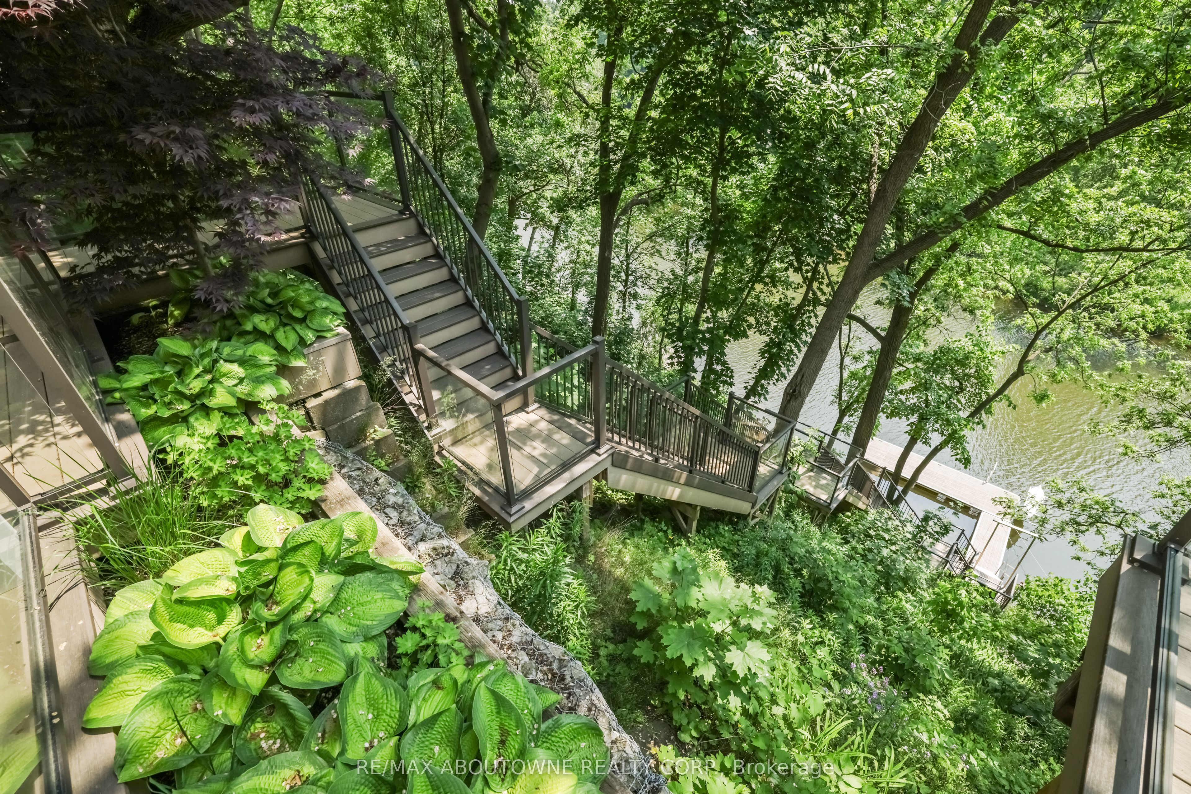 382 Trafalgar Road, Oakville ‣ W13763614 382 Trafalgar Road, Oakville ‣ W13763614