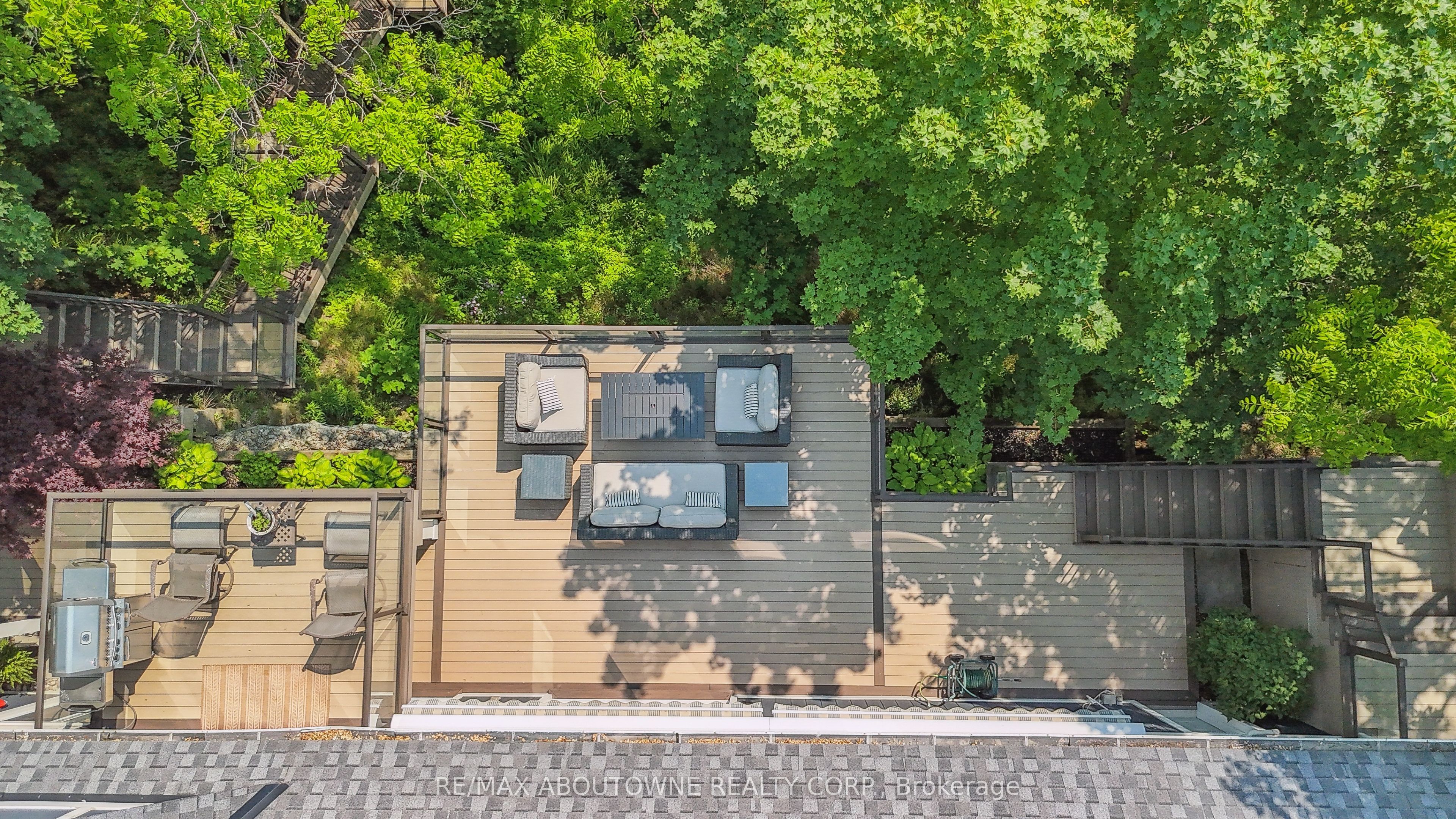 382 Trafalgar Road, Oakville ‣ W13763614 382 Trafalgar Road, Oakville ‣ W13763614