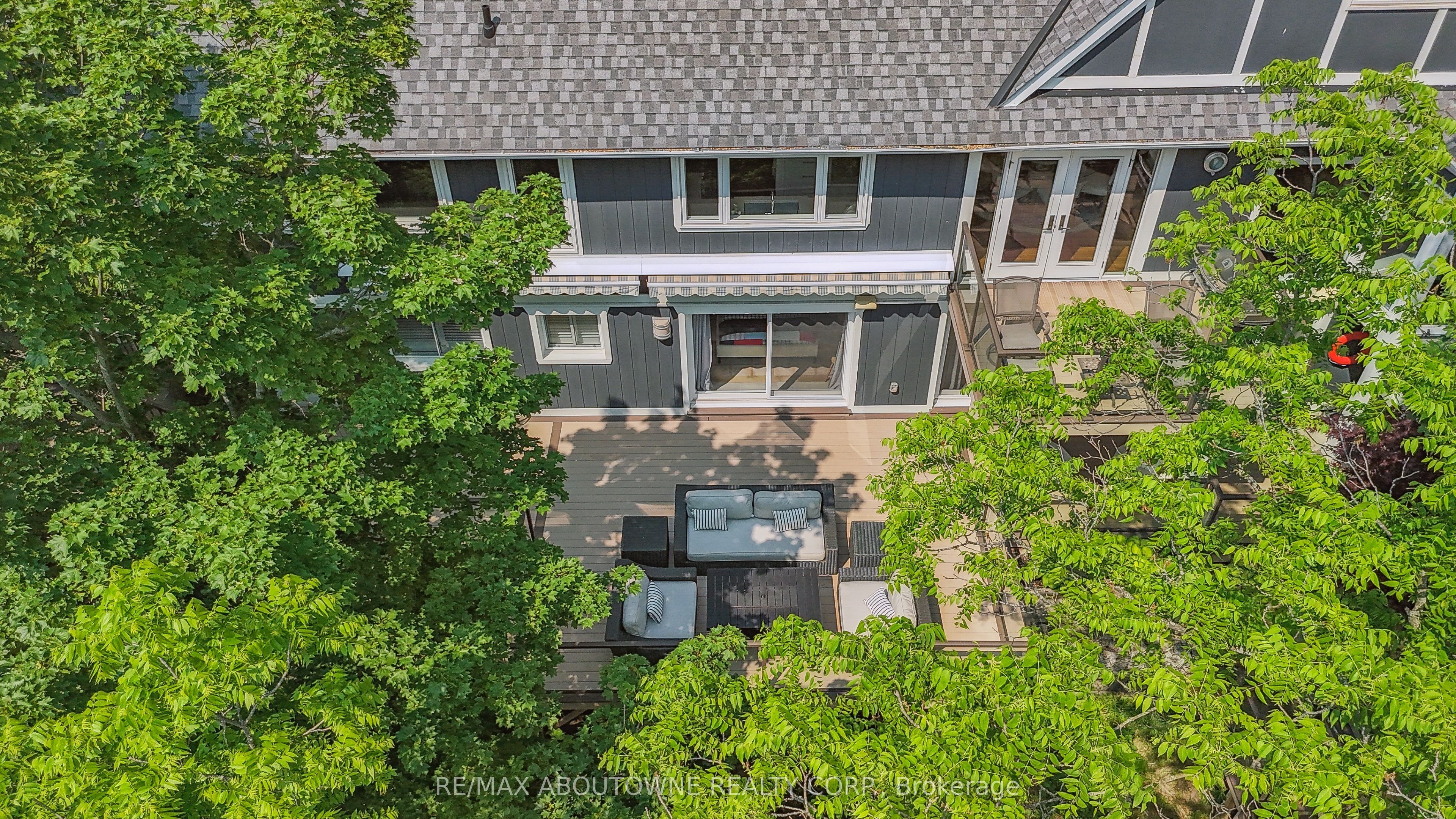 382 Trafalgar Road, Oakville ‣ W13763614 382 Trafalgar Road, Oakville ‣ W13763614