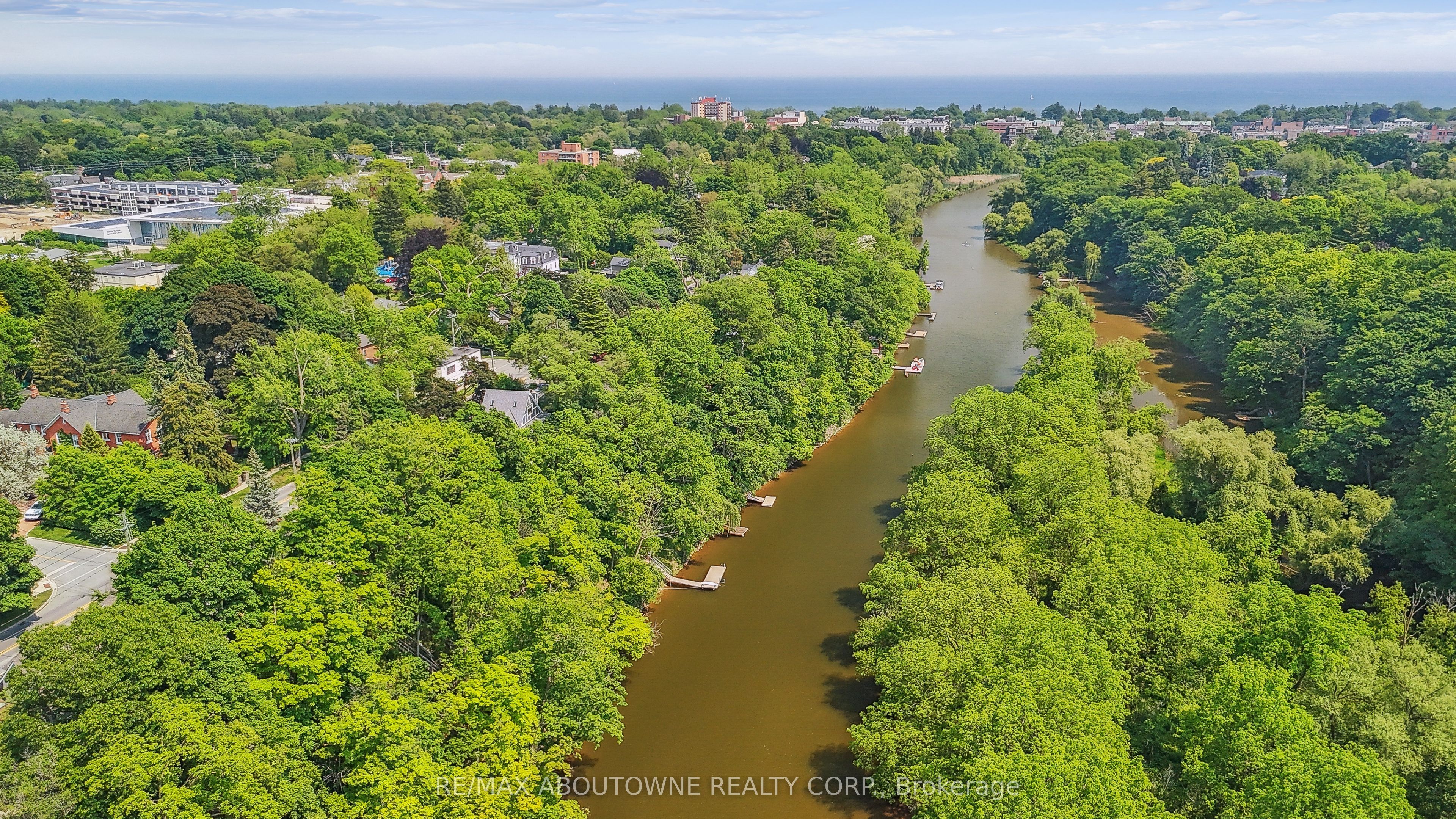 382 Trafalgar Road, Oakville ‣ W13763614 382 Trafalgar Road, Oakville ‣ W13763614