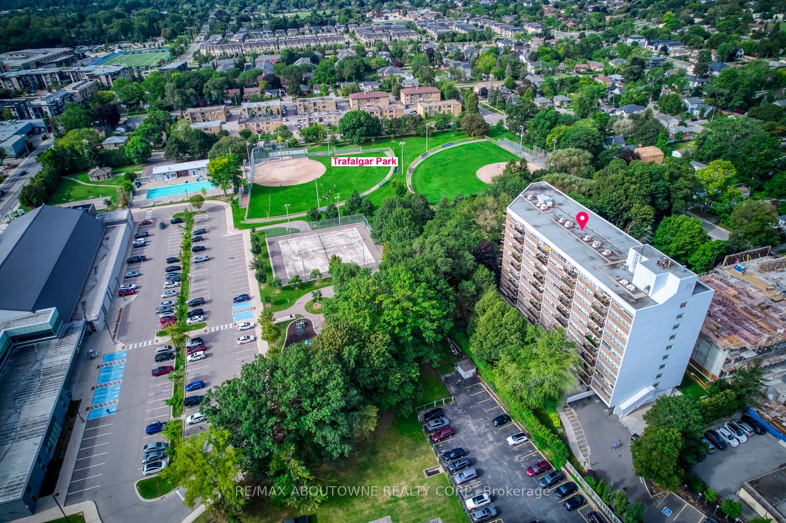 906 – 212 Kerr Street, Oakville