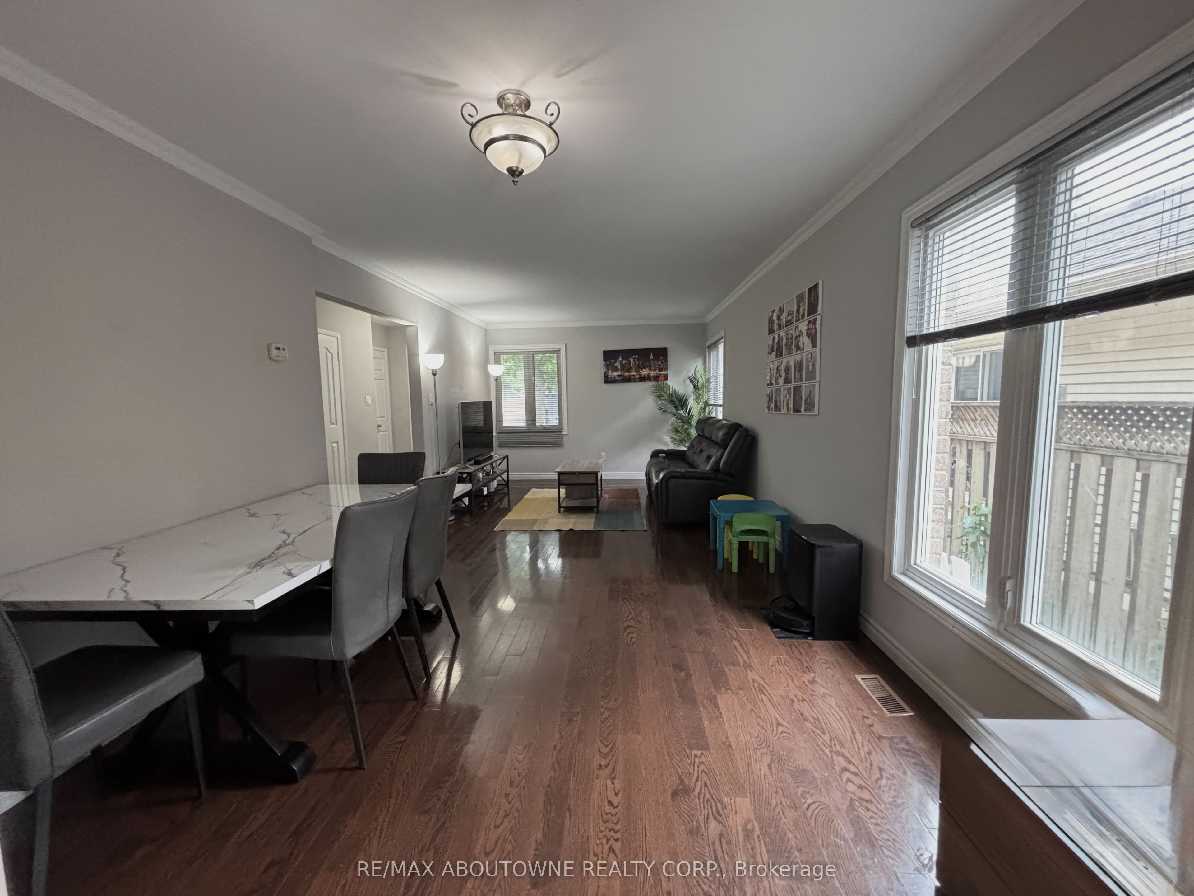 3072 Patrick Crescent, Mississauga ‣ W13778018 3072 Patrick Crescent, Mississauga ‣ W13778018