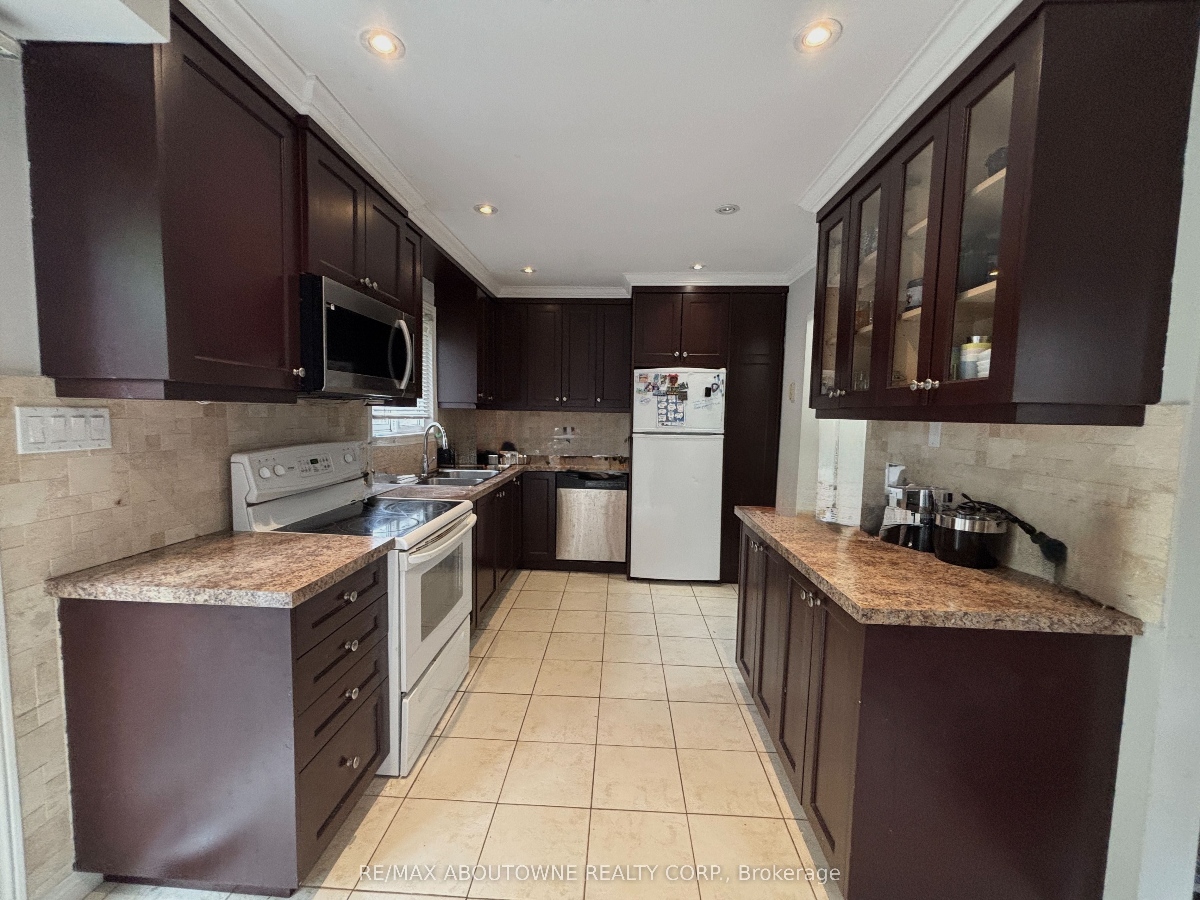 3072 Patrick Crescent, Mississauga ‣ W13778018 3072 Patrick Crescent, Mississauga ‣ W13778018