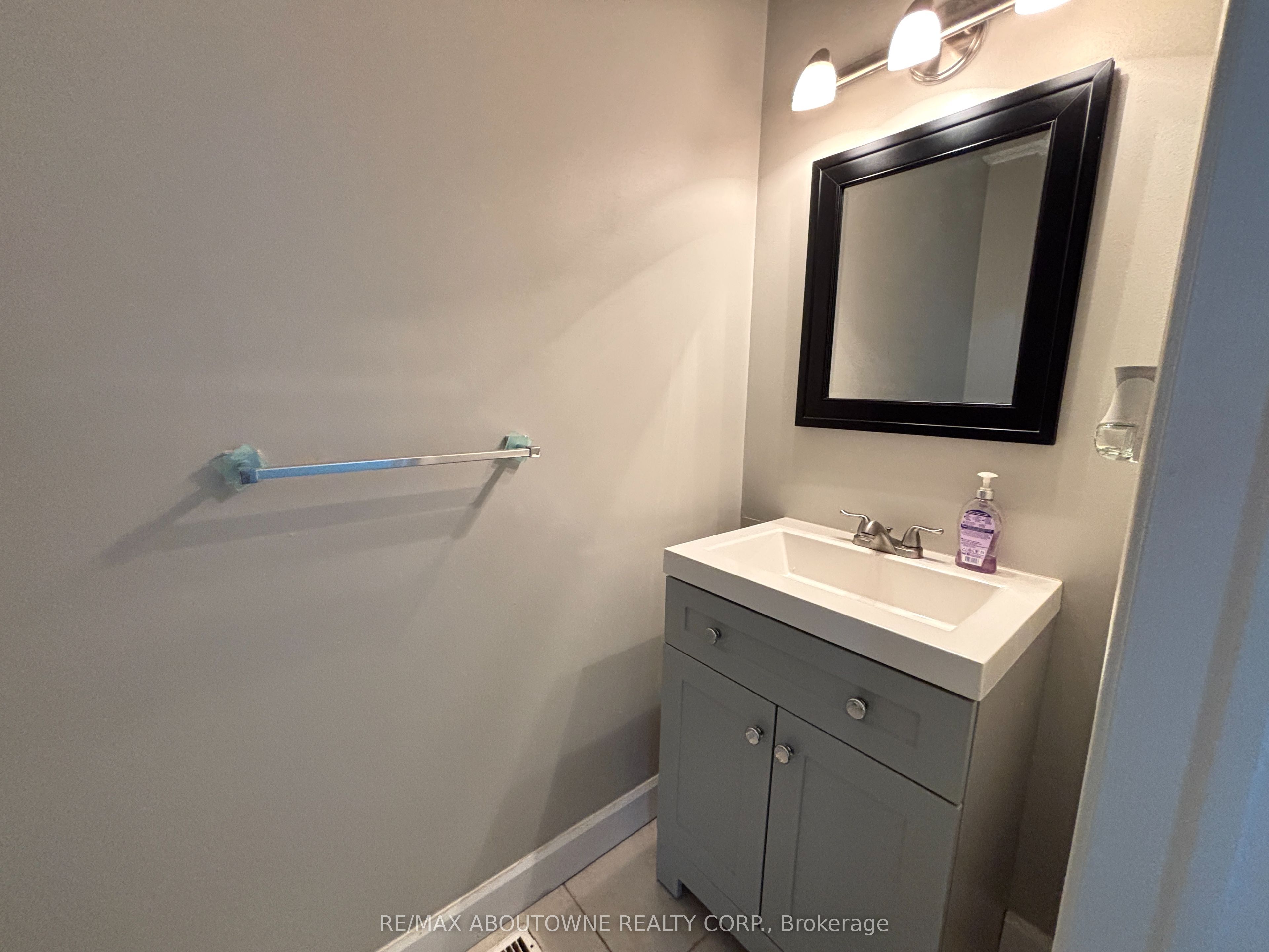 3072 Patrick Crescent, Mississauga ‣ W13778018 3072 Patrick Crescent, Mississauga ‣ W13778018