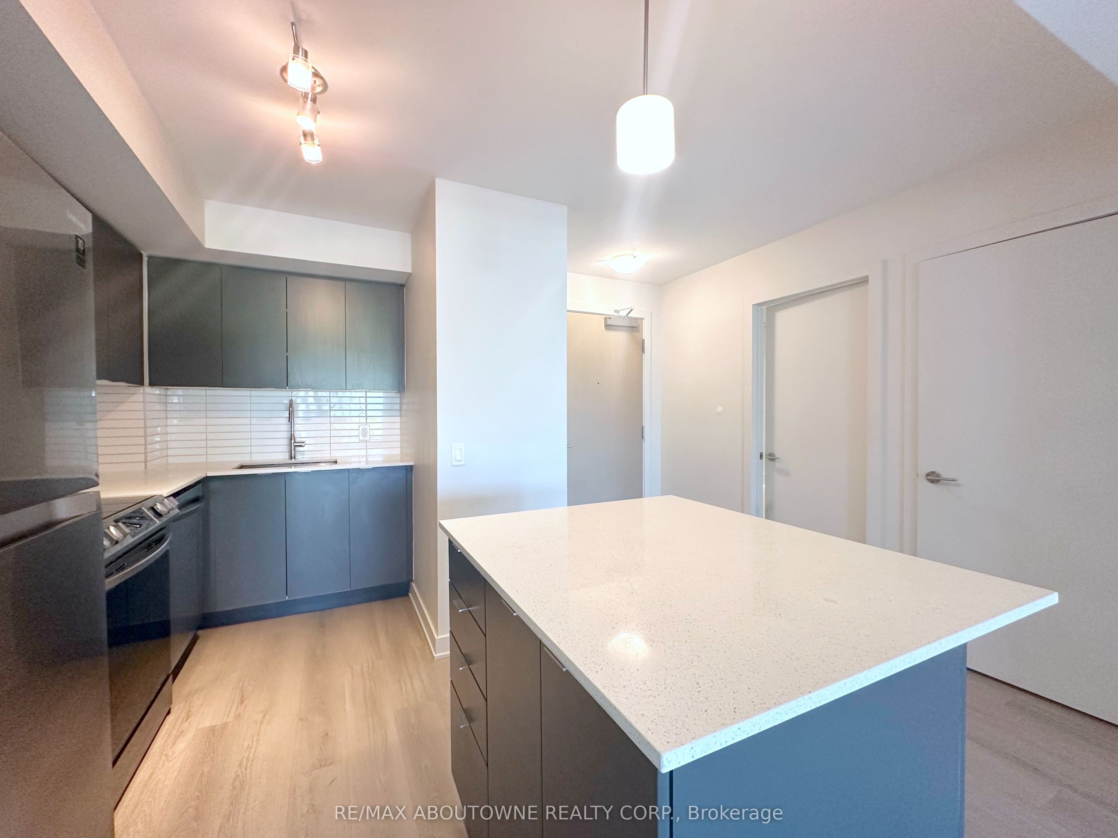 311 – 3385 Dundas Street, Toronto W02 ‣ W13778500 311 – 3385 Dundas Street, Toronto W02 ‣ W13778500
