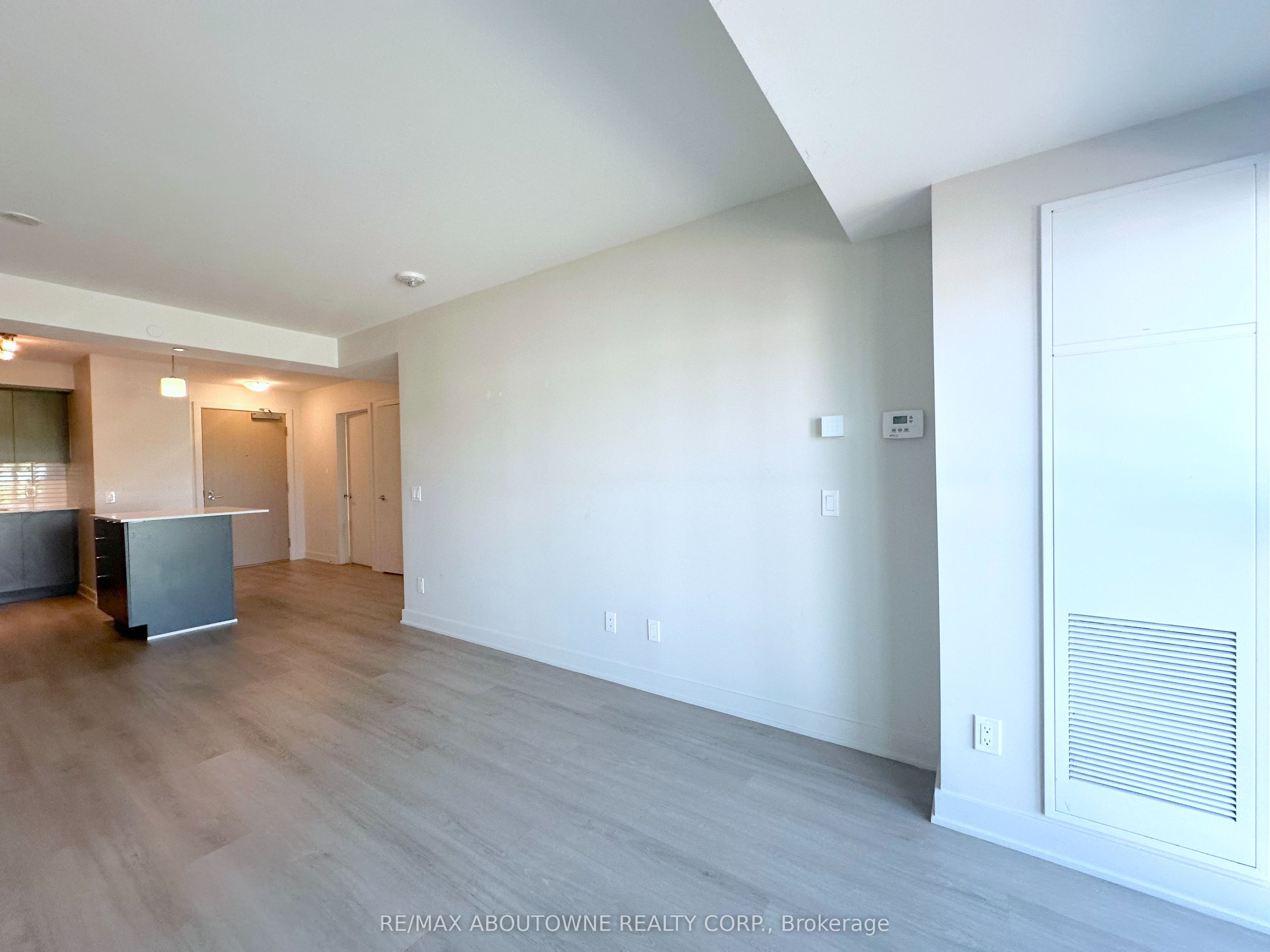 311 – 3385 Dundas Street, Toronto W02 ‣ W13778500 311 – 3385 Dundas Street, Toronto W02 ‣ W13778500