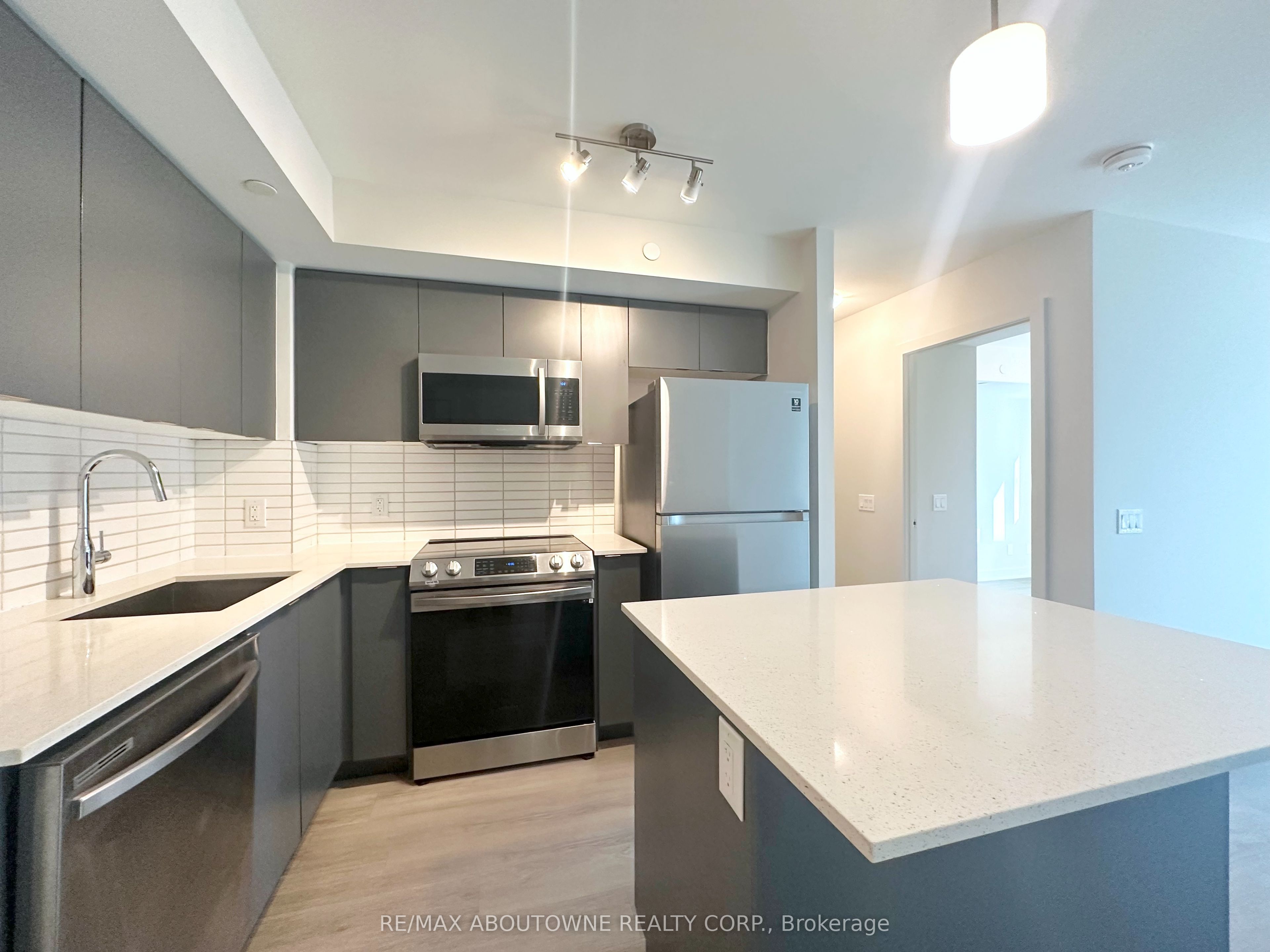 501 – 3385 Dundas Street, Toronto W02 ‣ W13778502 501 – 3385 Dundas Street, Toronto W02 ‣ W13778502