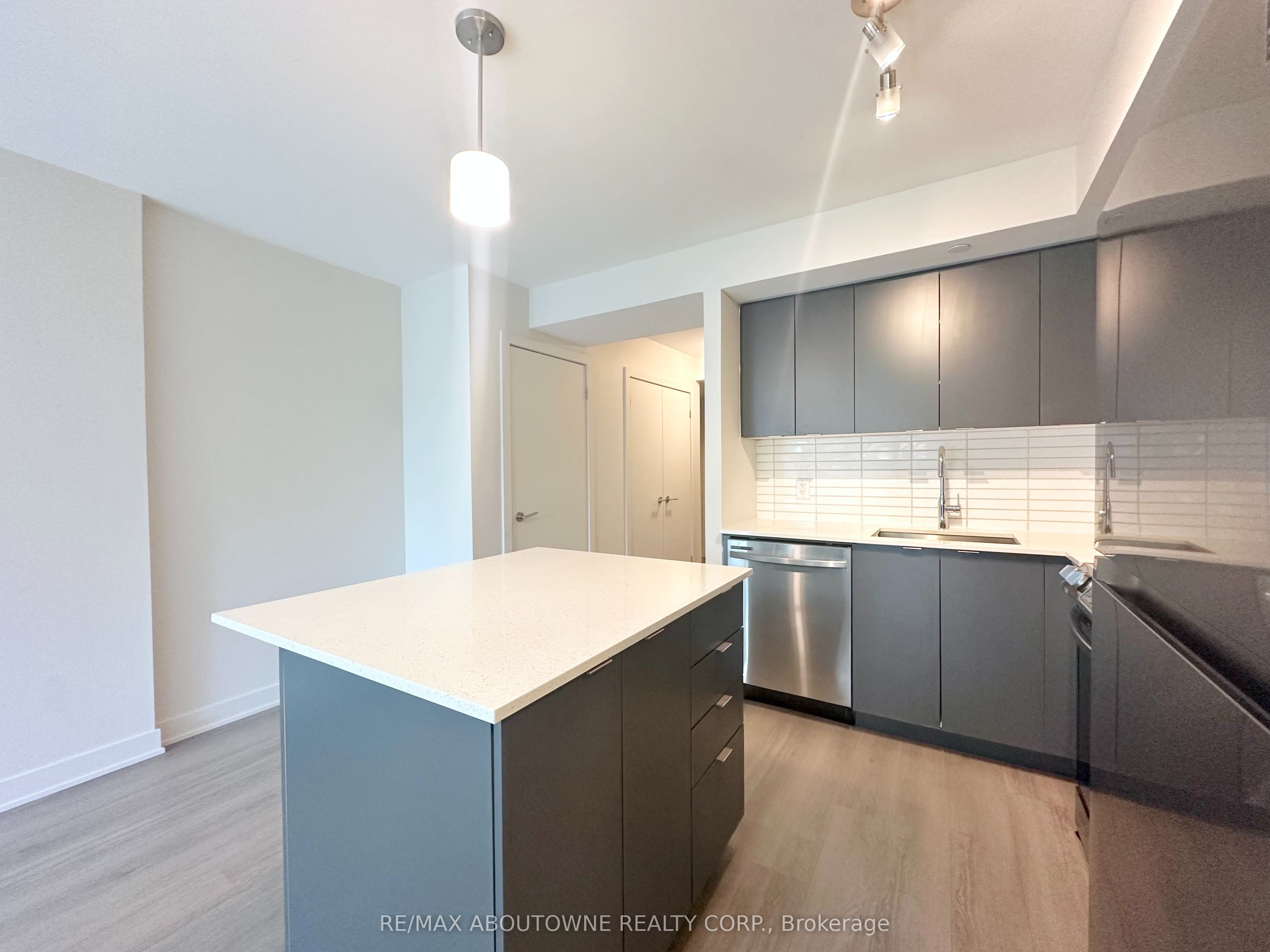 501 – 3385 Dundas Street, Toronto W02 ‣ W13778502 501 – 3385 Dundas Street, Toronto W02 ‣ W13778502