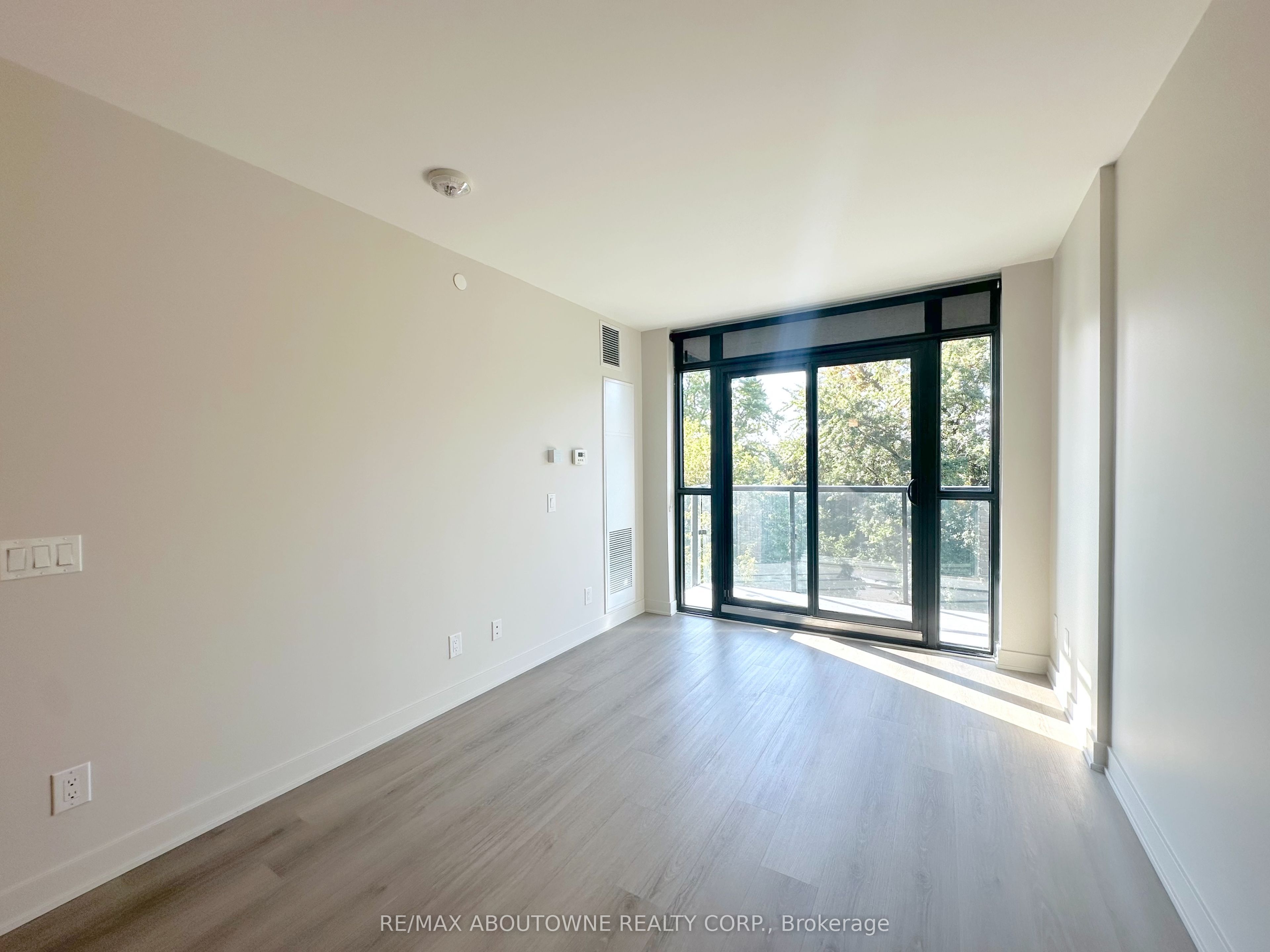 501 – 3385 Dundas Street, Toronto W02 ‣ W13778502 501 – 3385 Dundas Street, Toronto W02 ‣ W13778502