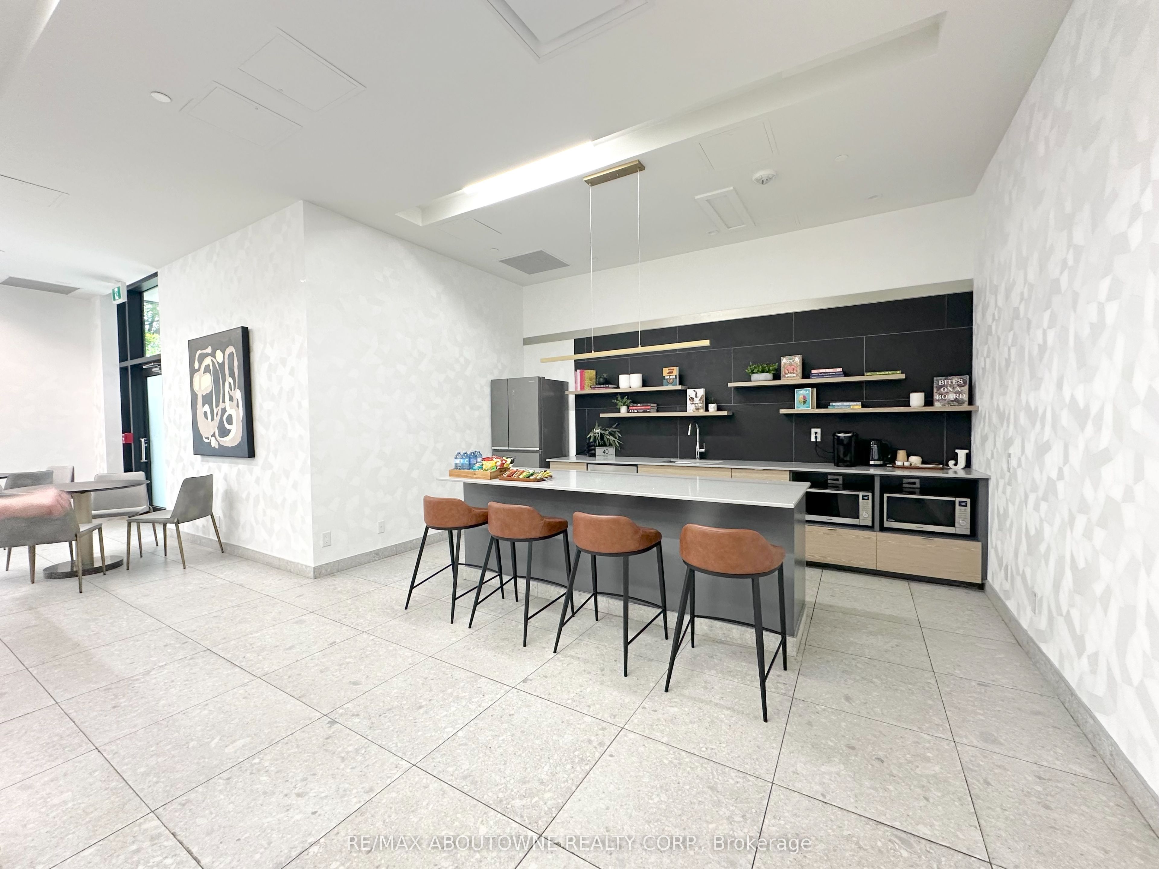 501 – 3385 Dundas Street, Toronto W02 ‣ W13778502 501 – 3385 Dundas Street, Toronto W02 ‣ W13778502