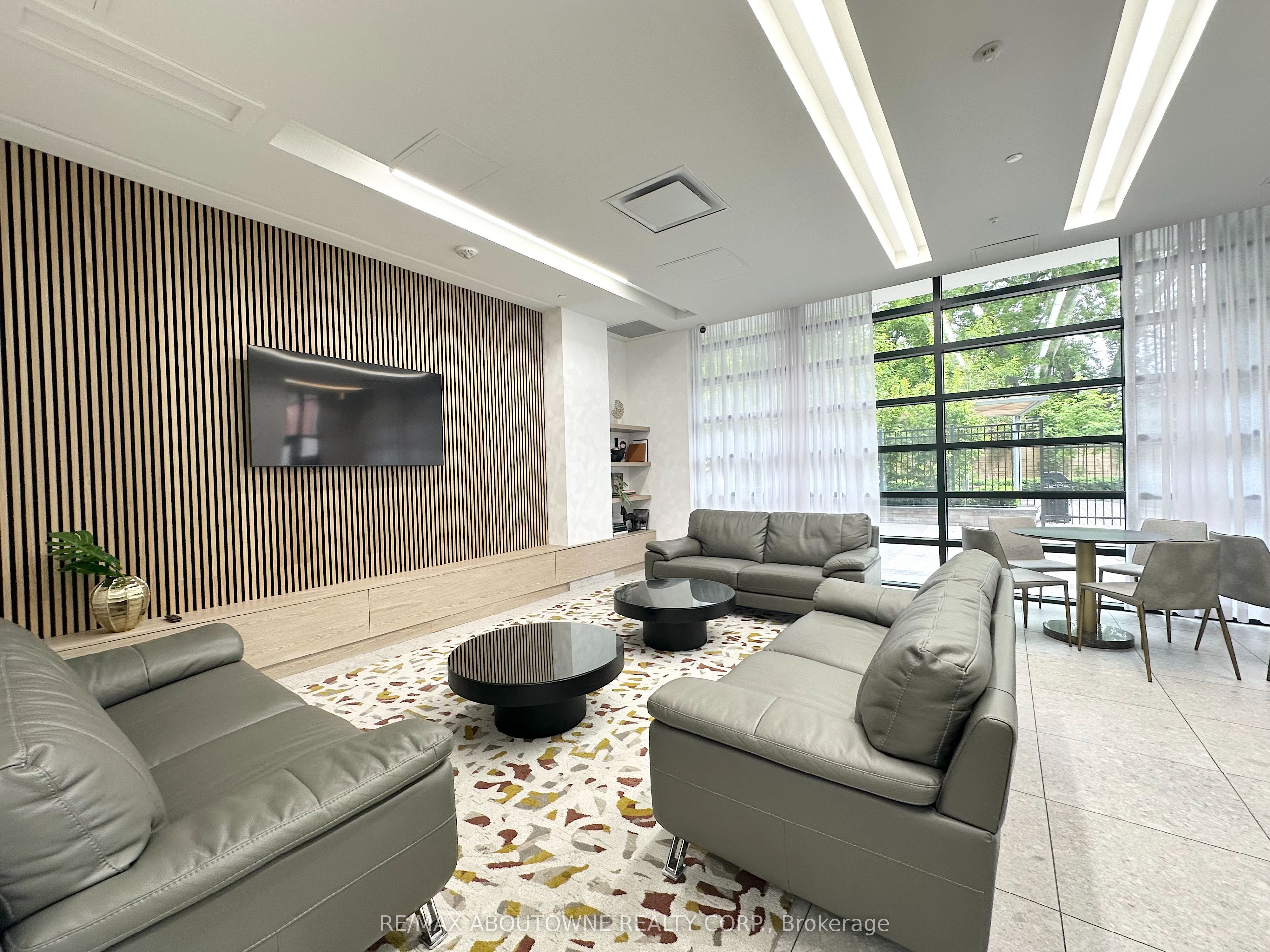 501 – 3385 Dundas Street, Toronto W02 ‣ W13778502 501 – 3385 Dundas Street, Toronto W02 ‣ W13778502