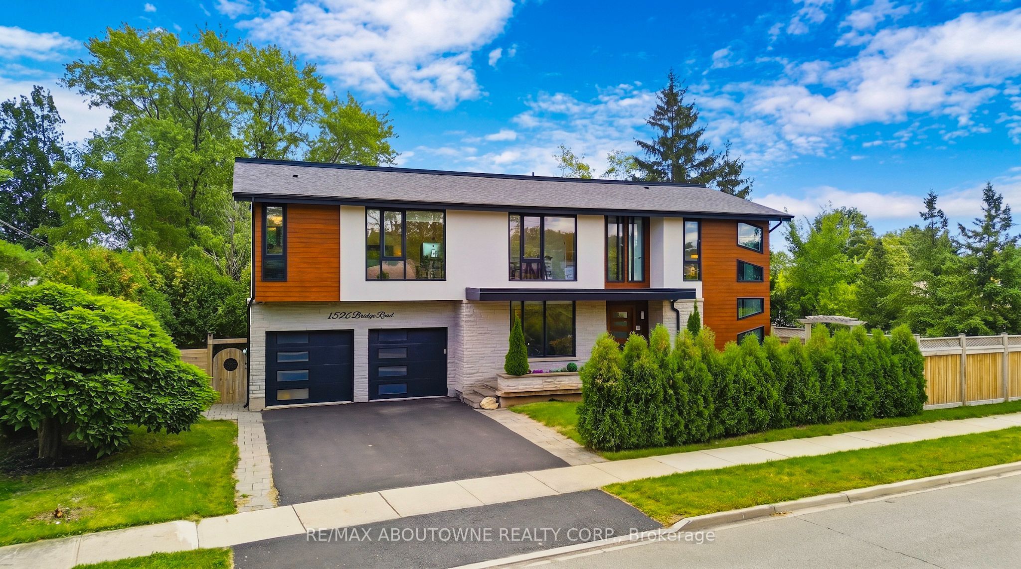 1526 Bridge Road, Oakville ‣ W13787678 1526 Bridge Road, Oakville ‣ W13787678