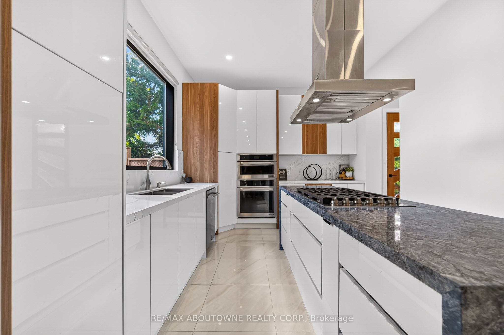 1526 Bridge Road, Oakville ‣ W13787678 1526 Bridge Road, Oakville ‣ W13787678