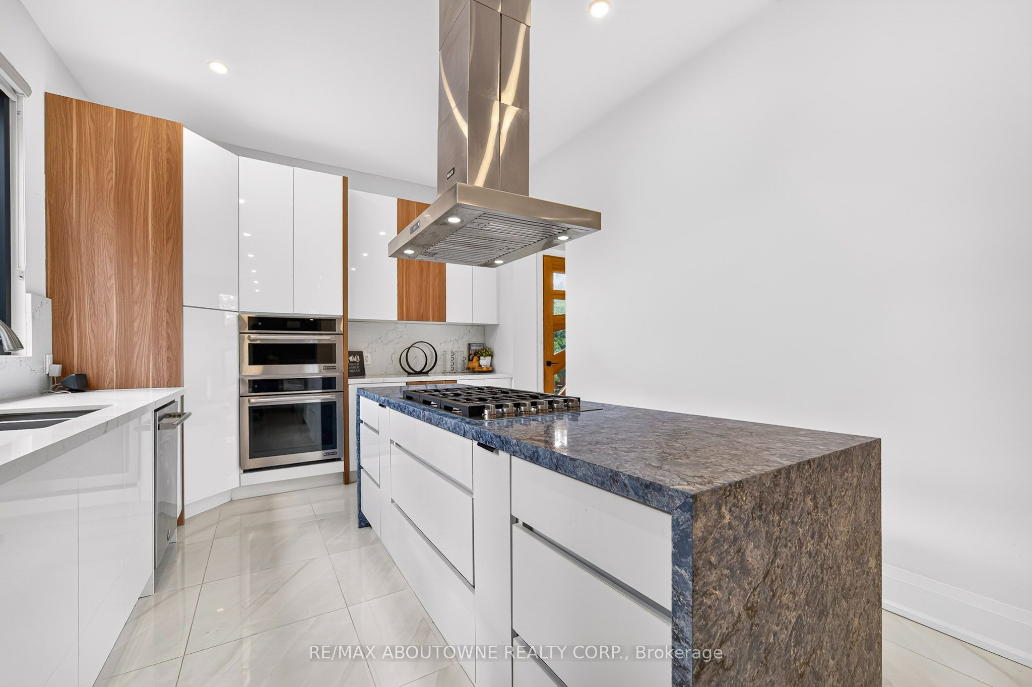 1526 Bridge Road, Oakville ‣ W13787678 1526 Bridge Road, Oakville ‣ W13787678