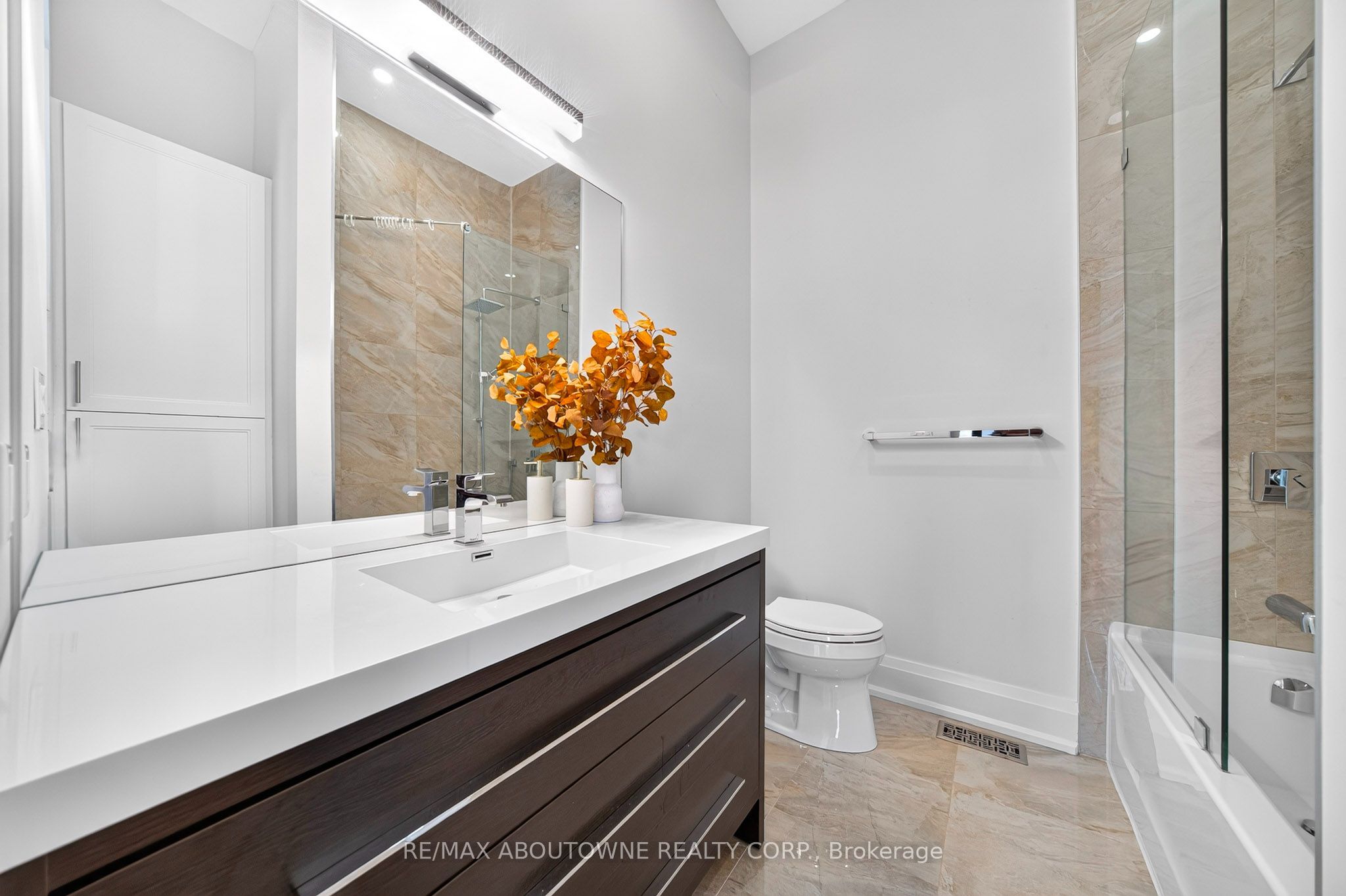 1526 Bridge Road, Oakville ‣ W13787678 1526 Bridge Road, Oakville ‣ W13787678