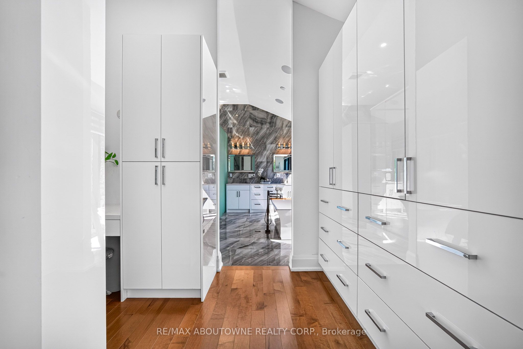 1526 Bridge Road, Oakville ‣ W13787678 1526 Bridge Road, Oakville ‣ W13787678