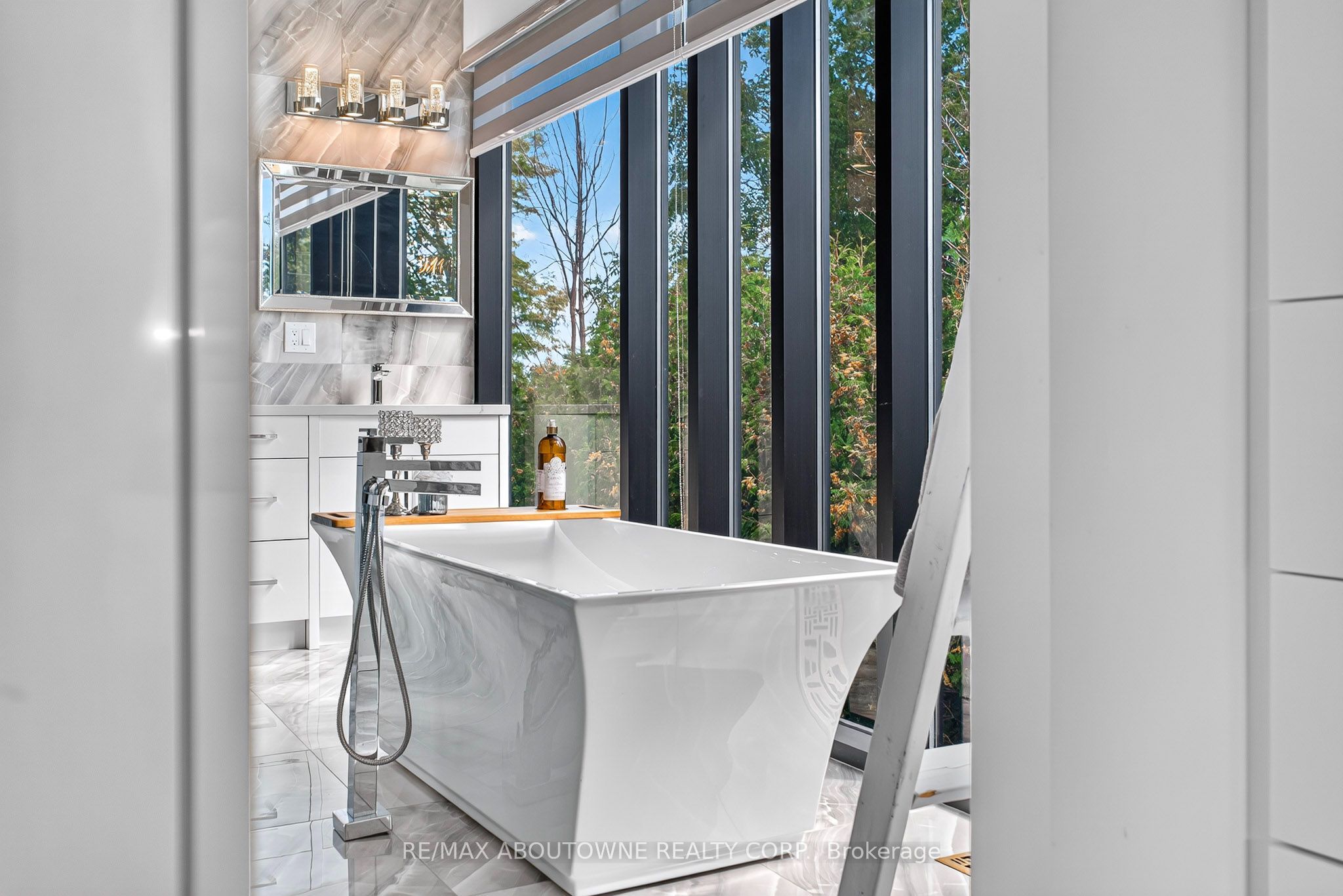 1526 Bridge Road, Oakville ‣ W13787678 1526 Bridge Road, Oakville ‣ W13787678