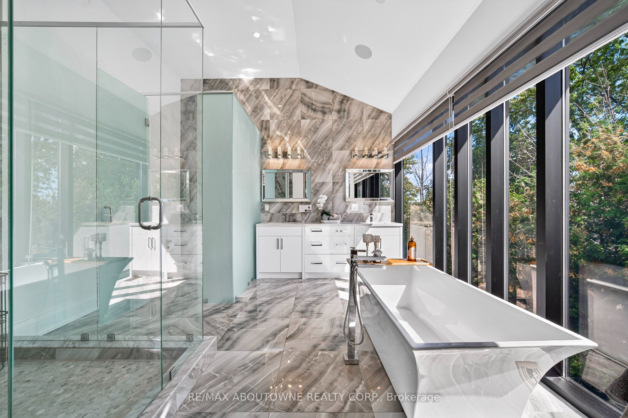 1526 Bridge Road, Oakville ‣ W13787678 1526 Bridge Road, Oakville ‣ W13787678