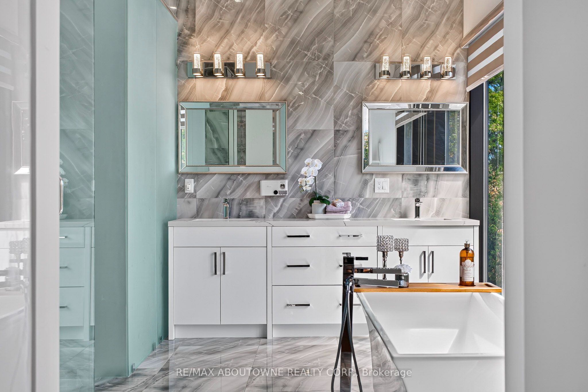 1526 Bridge Road, Oakville ‣ W13787678 1526 Bridge Road, Oakville ‣ W13787678