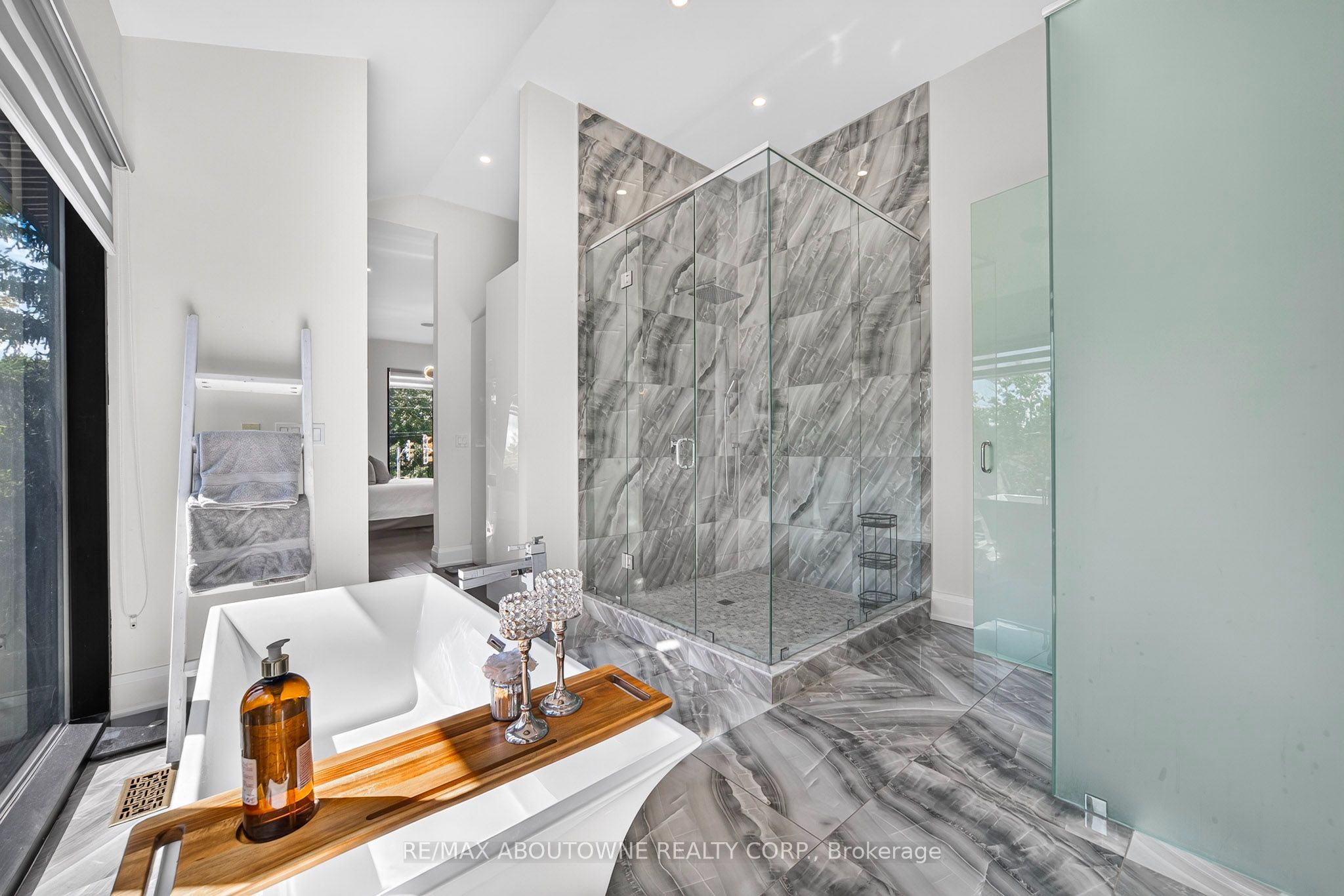 1526 Bridge Road, Oakville ‣ W13787678 1526 Bridge Road, Oakville ‣ W13787678