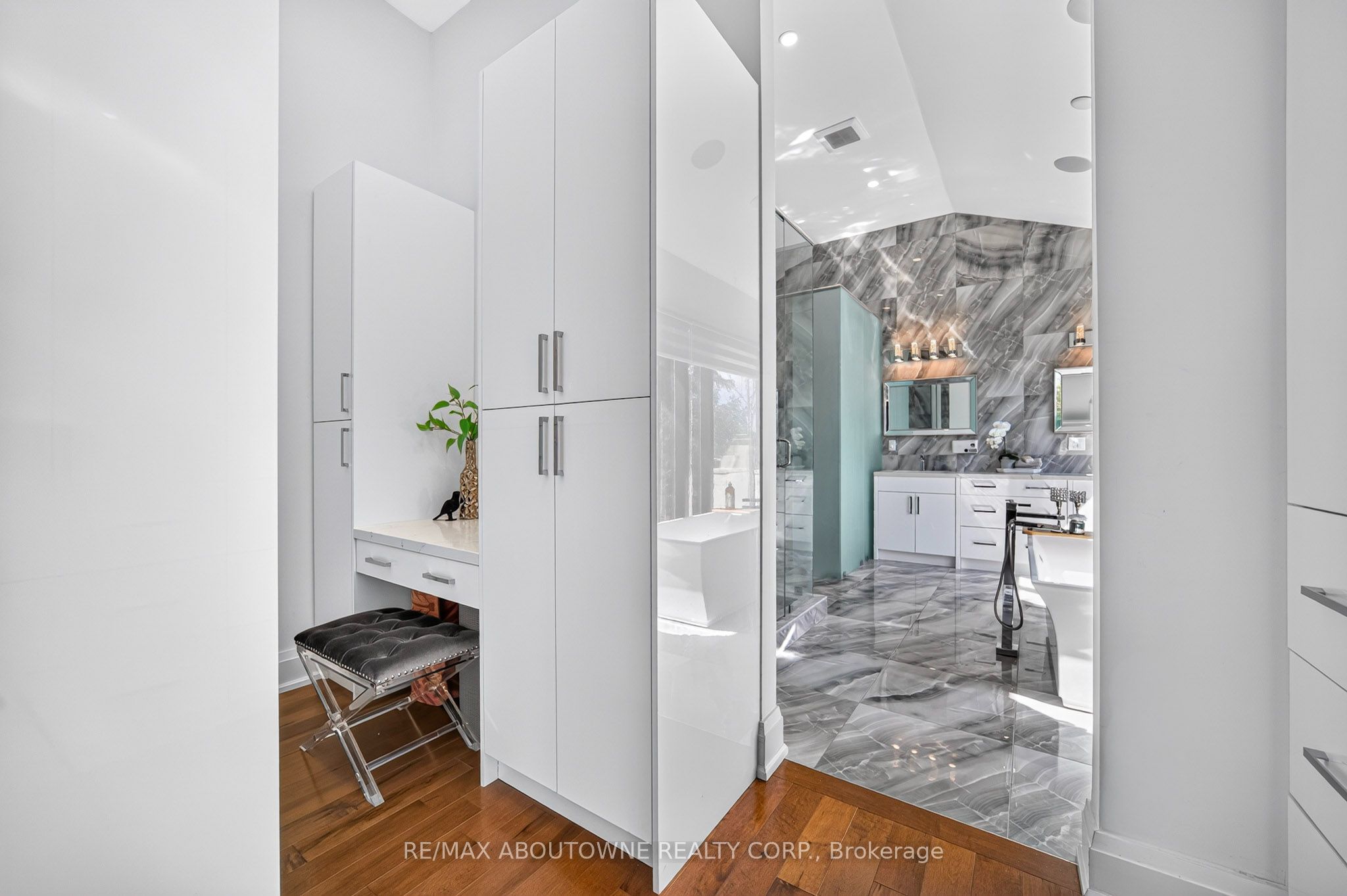 1526 Bridge Road, Oakville ‣ W13787678 1526 Bridge Road, Oakville ‣ W13787678