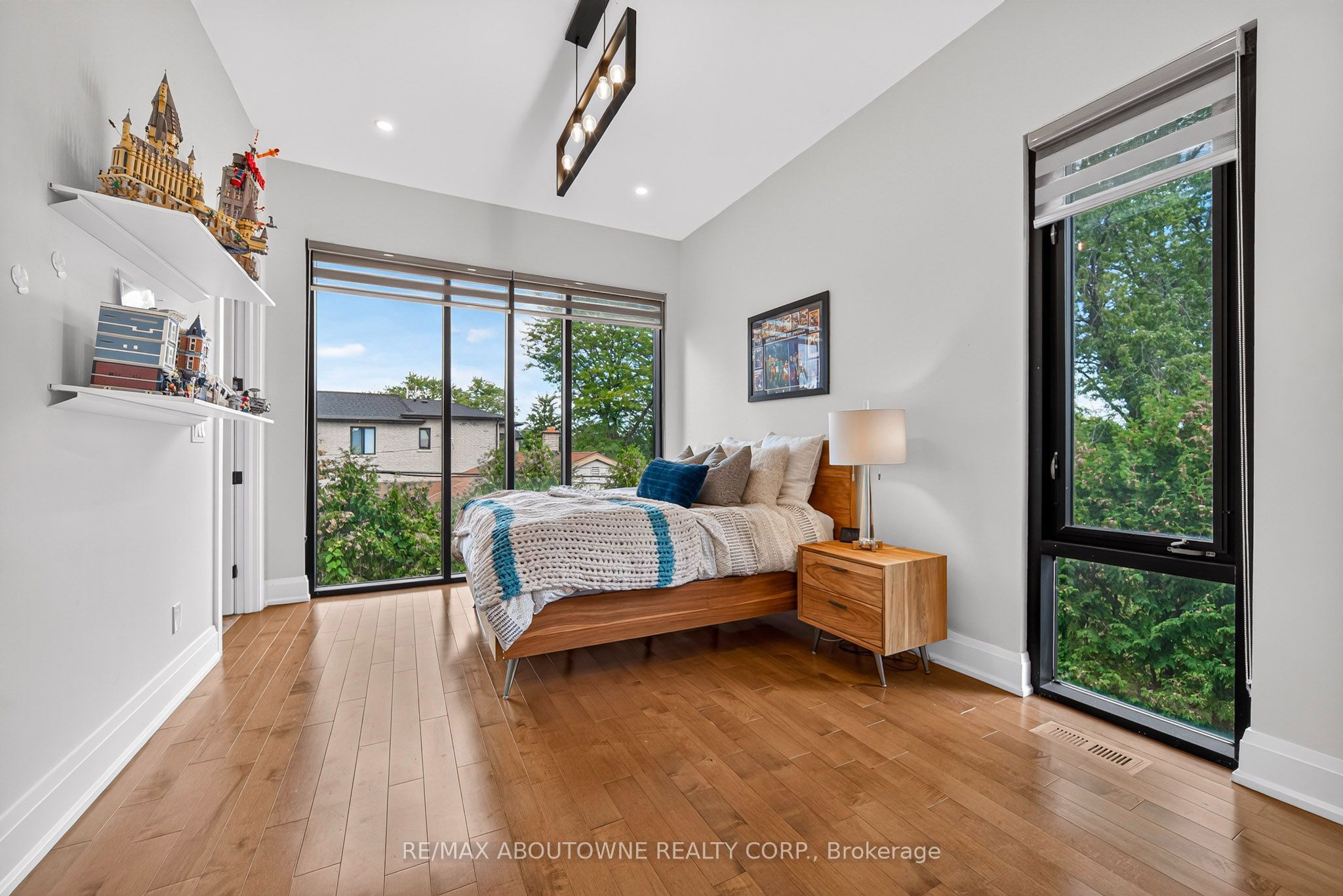 1526 Bridge Road, Oakville ‣ W13787678 1526 Bridge Road, Oakville ‣ W13787678