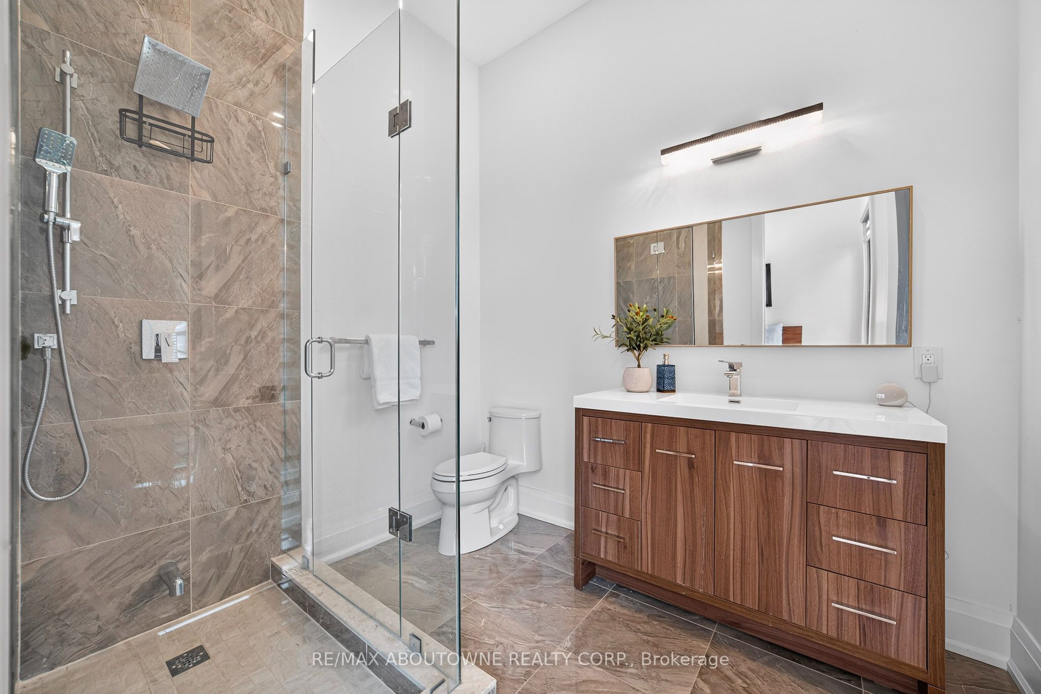 1526 Bridge Road, Oakville ‣ W13787678 1526 Bridge Road, Oakville ‣ W13787678