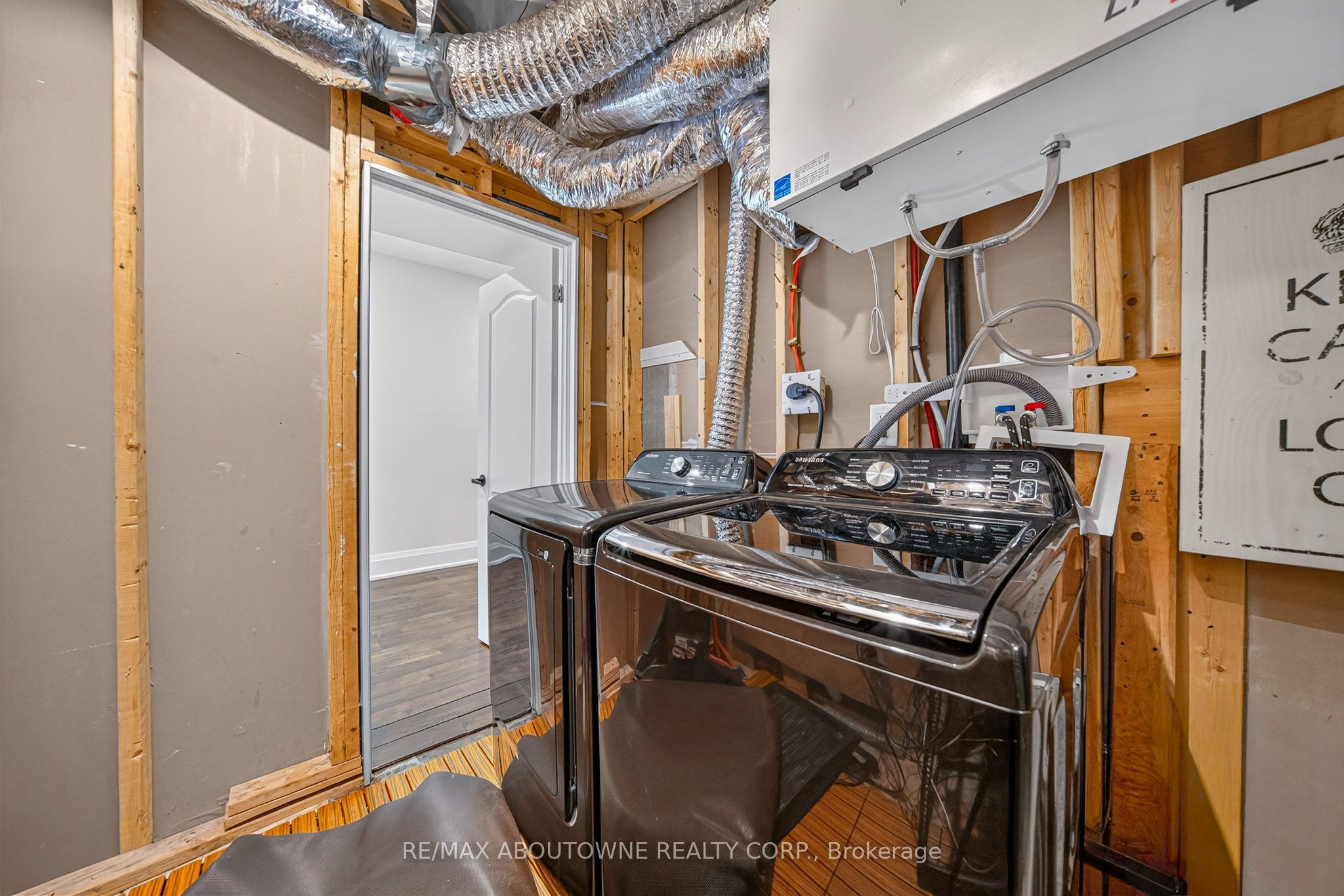 1526 Bridge Road, Oakville ‣ W13787678 1526 Bridge Road, Oakville ‣ W13787678