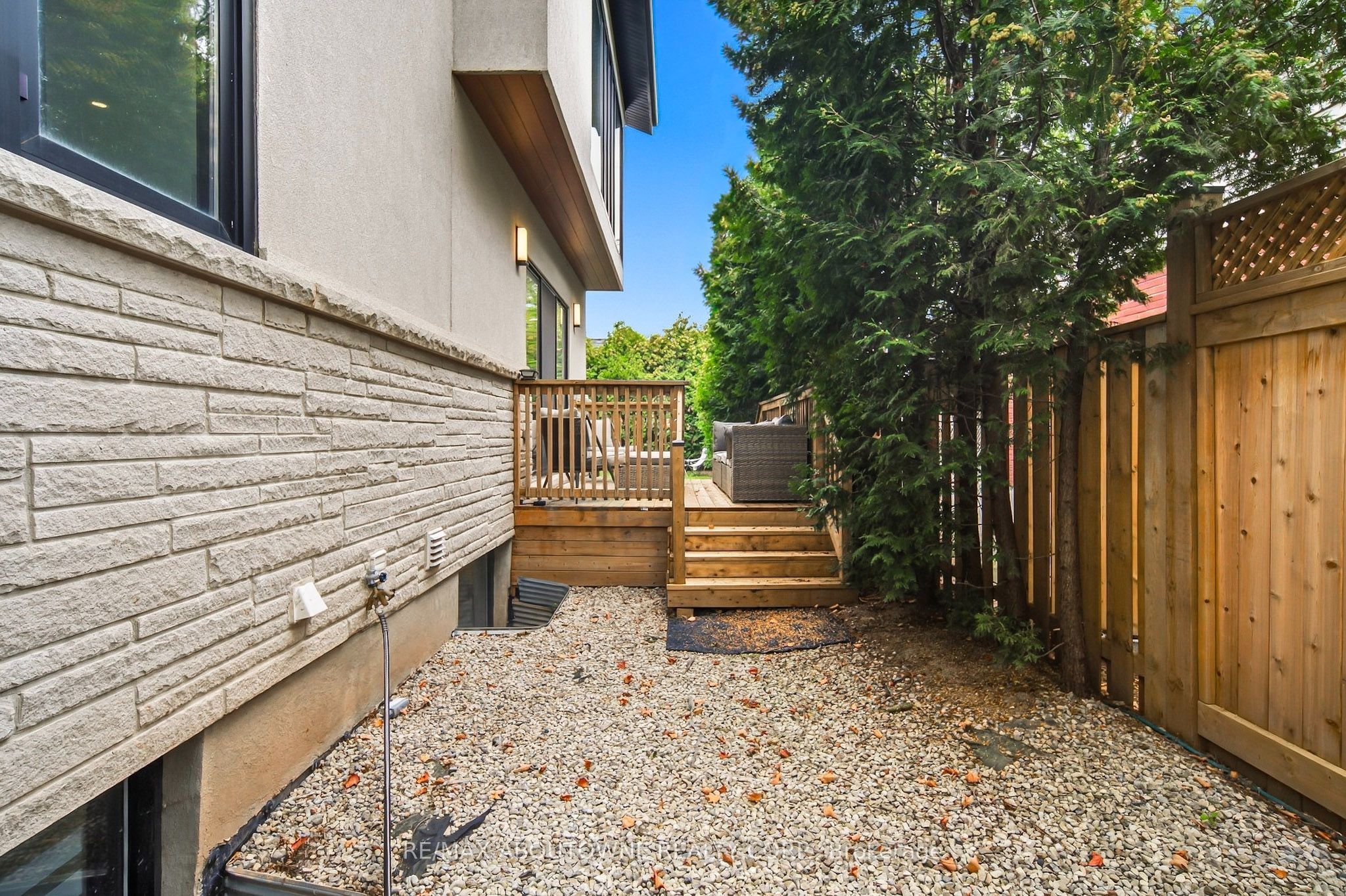 1526 Bridge Road, Oakville ‣ W13787678 1526 Bridge Road, Oakville ‣ W13787678