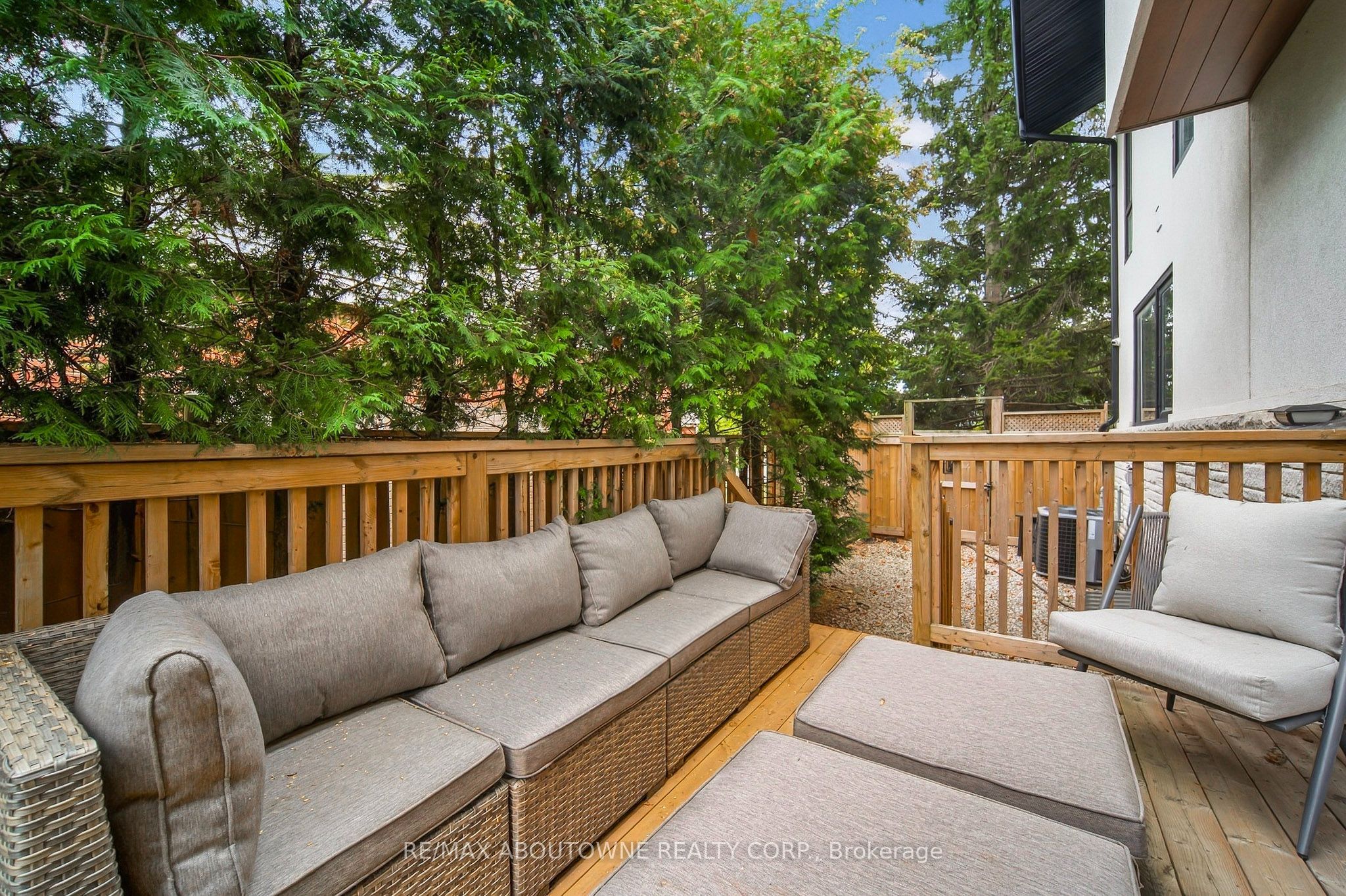 1526 Bridge Road, Oakville ‣ W13787678 1526 Bridge Road, Oakville ‣ W13787678
