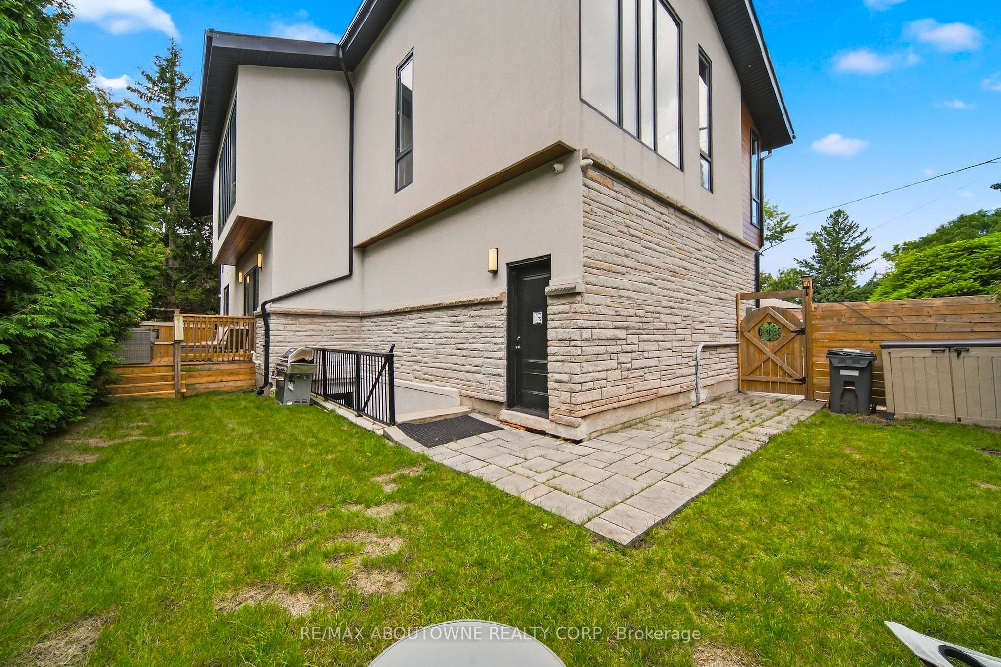 1526 Bridge Road, Oakville ‣ W13787678 1526 Bridge Road, Oakville ‣ W13787678