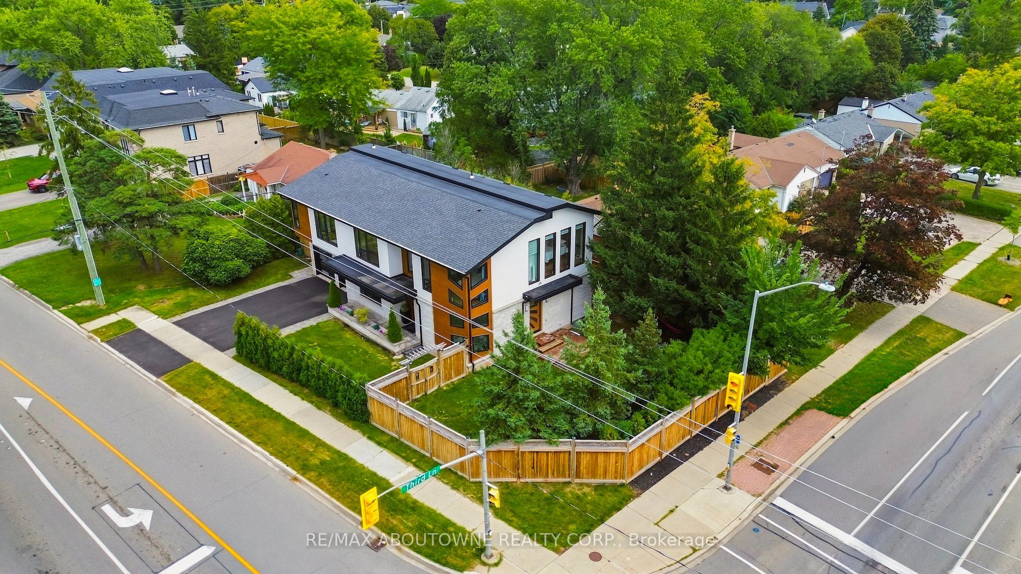 1526 Bridge Road, Oakville ‣ W13787678 1526 Bridge Road, Oakville ‣ W13787678