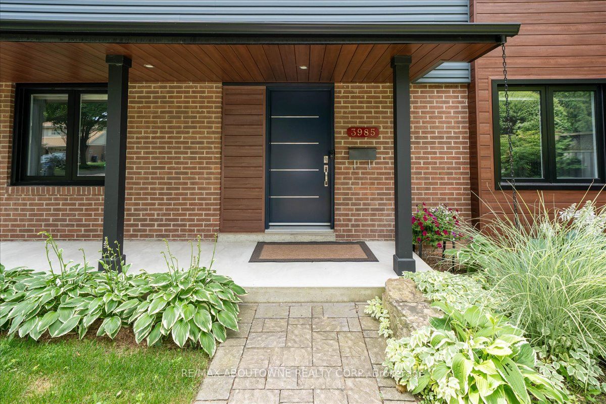 3985 Taffey Crescent, Mississauga ‣ W13790180 3985 Taffey Crescent, Mississauga ‣ W13790180