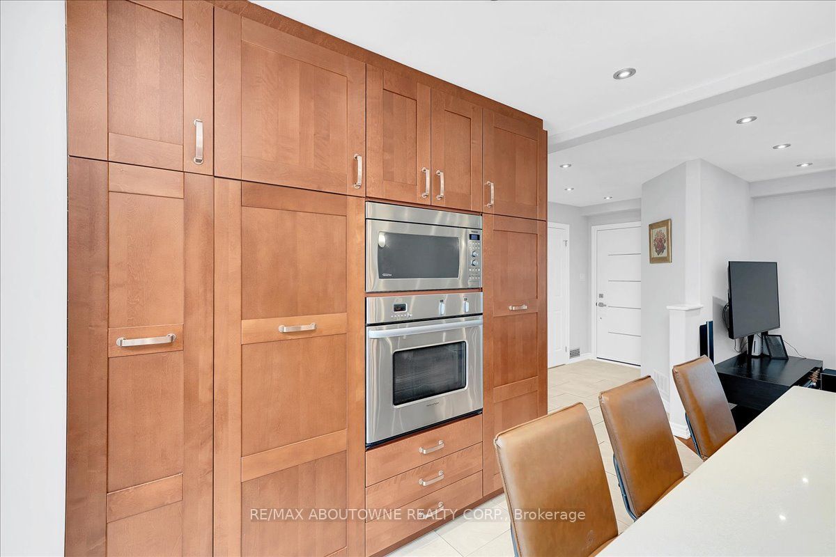 3985 Taffey Crescent, Mississauga ‣ W13790180 3985 Taffey Crescent, Mississauga ‣ W13790180
