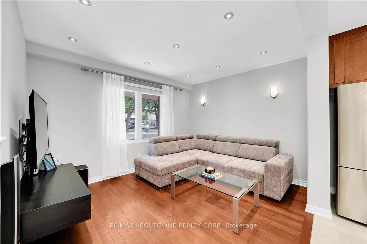 3985 Taffey Crescent, Mississauga ‣ W13790180 3985 Taffey Crescent, Mississauga ‣ W13790180