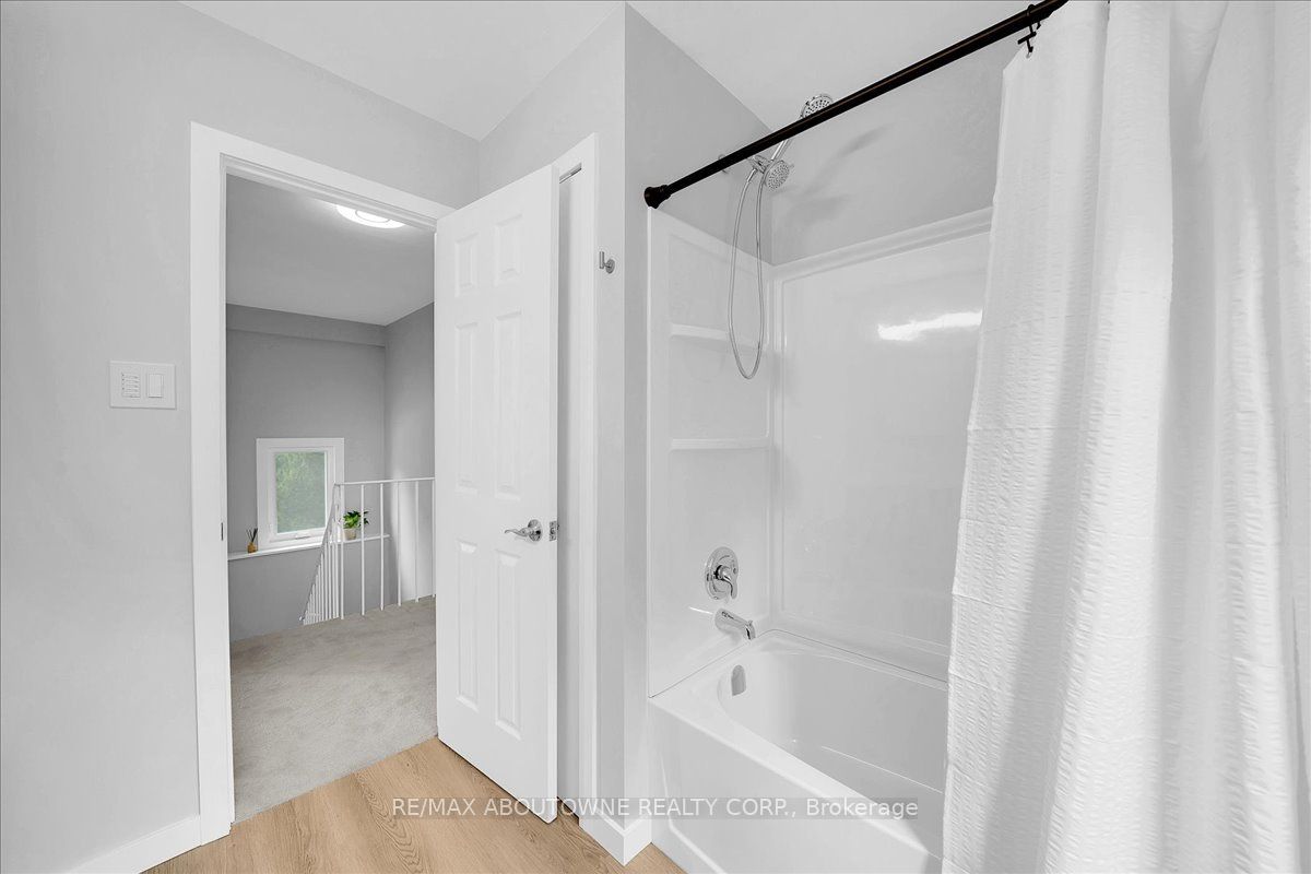 3985 Taffey Crescent, Mississauga ‣ W13790180 3985 Taffey Crescent, Mississauga ‣ W13790180