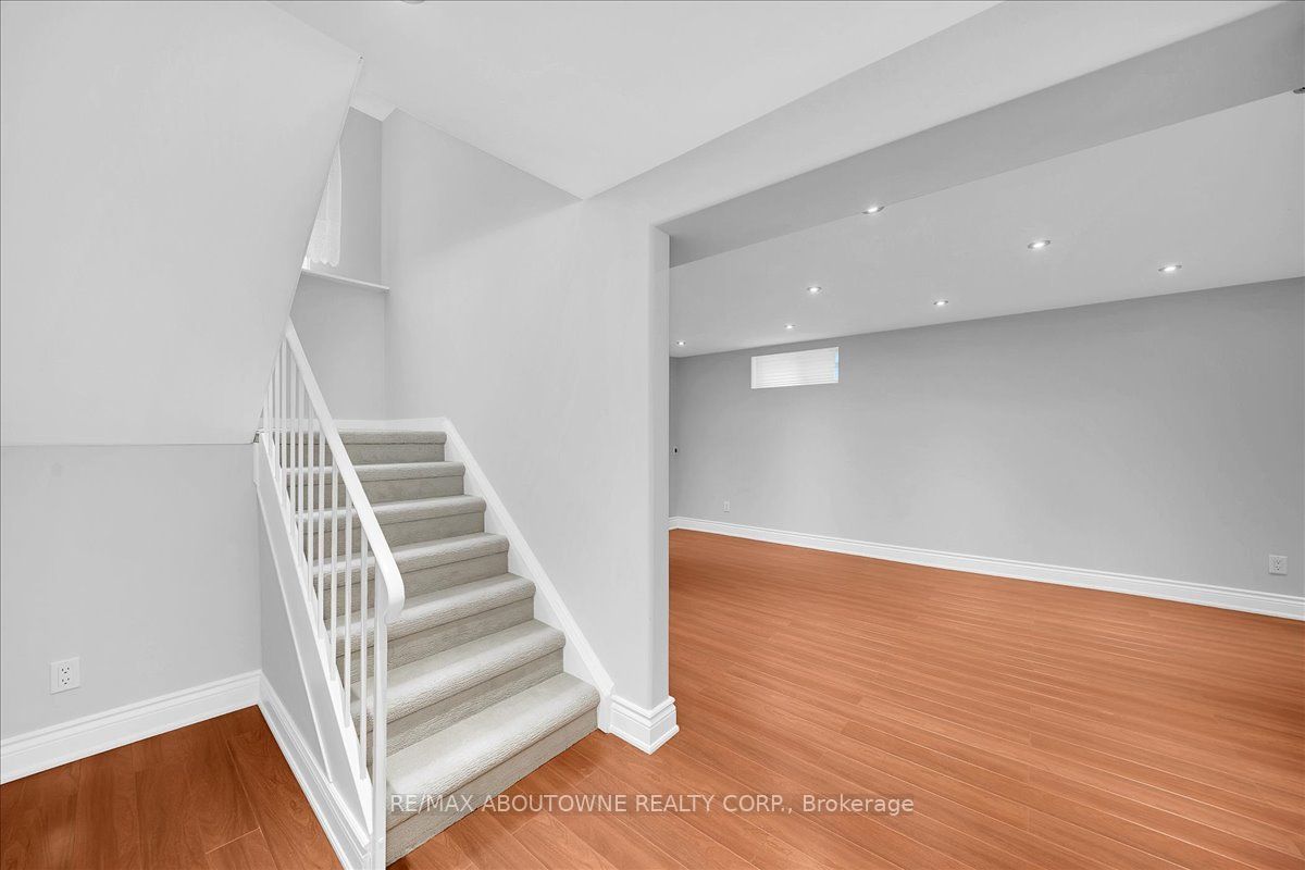 3985 Taffey Crescent, Mississauga ‣ W13790180 3985 Taffey Crescent, Mississauga ‣ W13790180