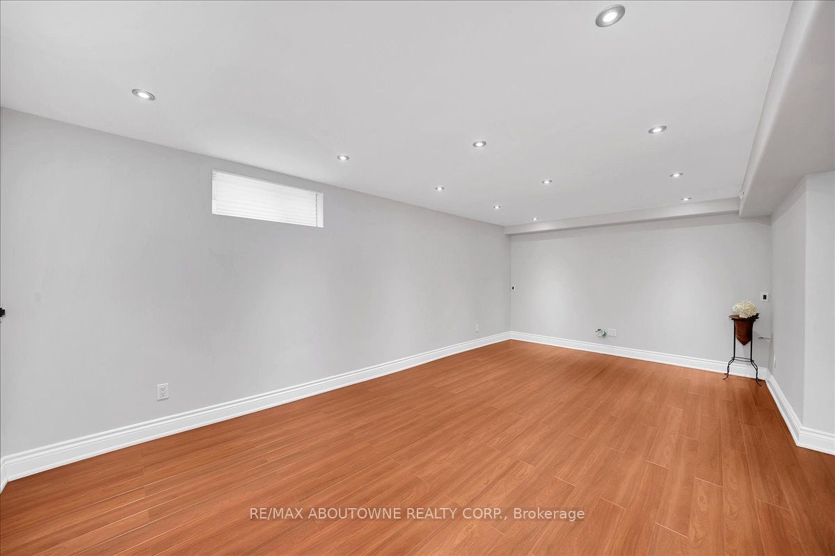 3985 Taffey Crescent, Mississauga ‣ W13790180 3985 Taffey Crescent, Mississauga ‣ W13790180