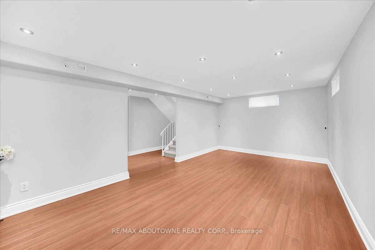 3985 Taffey Crescent, Mississauga ‣ W13790180 3985 Taffey Crescent, Mississauga ‣ W13790180