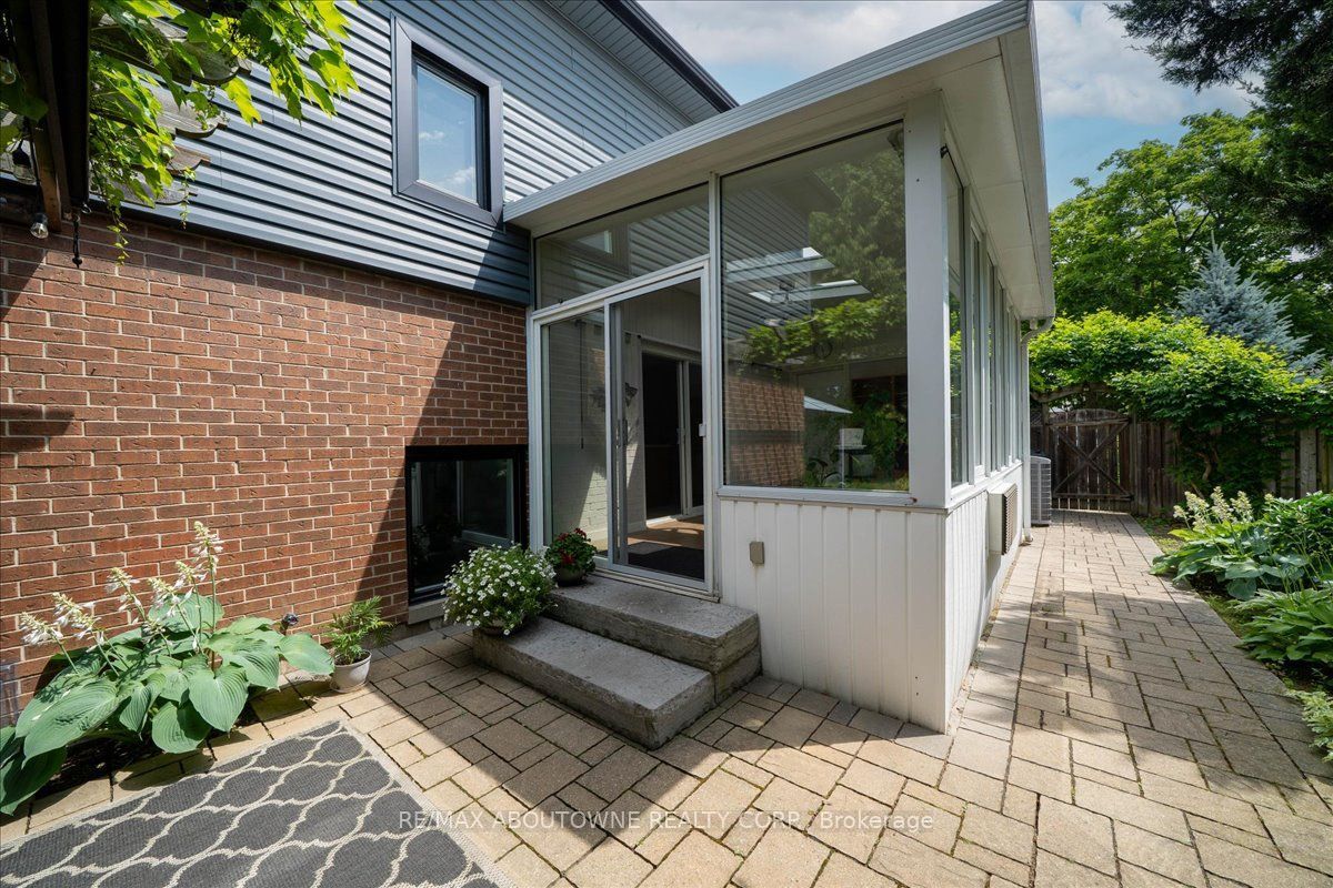 3985 Taffey Crescent, Mississauga ‣ W13790180 3985 Taffey Crescent, Mississauga ‣ W13790180
