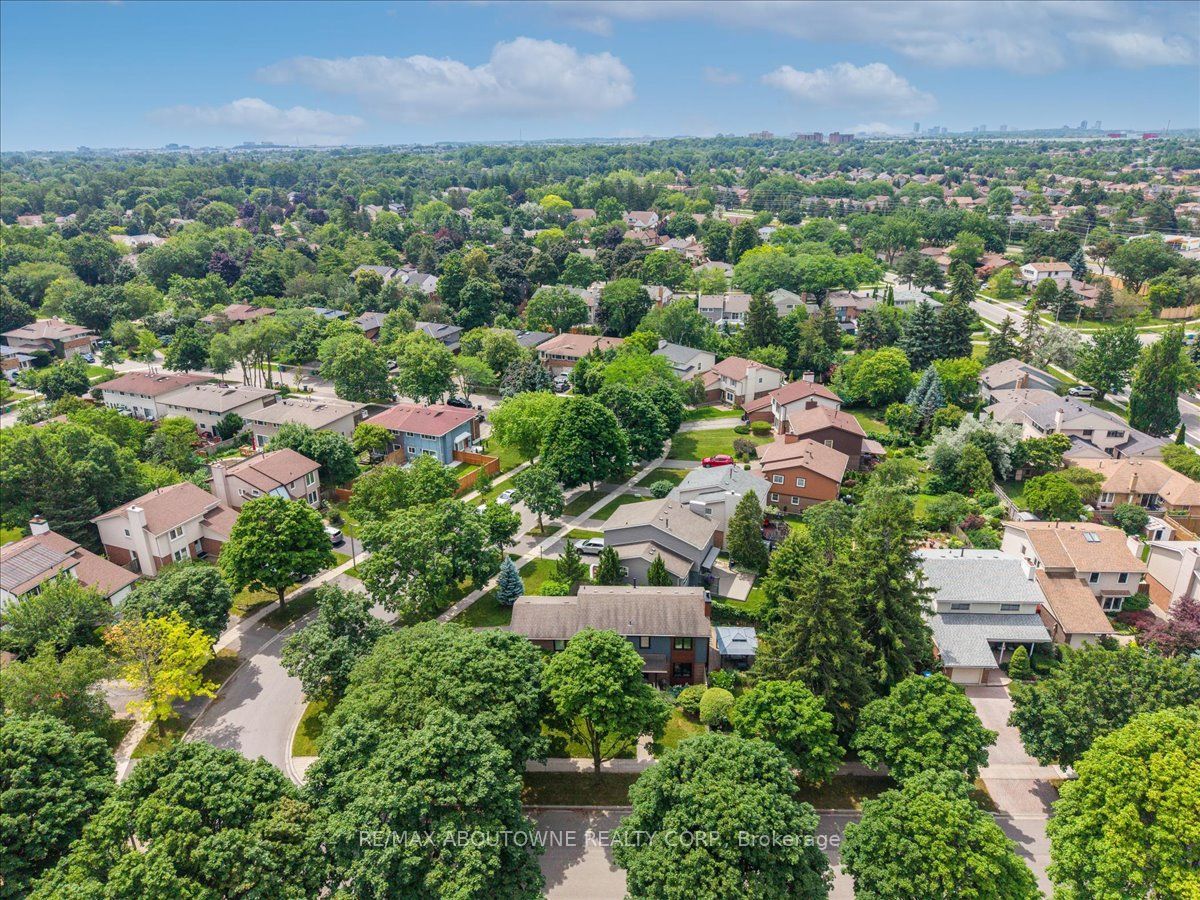 3985 Taffey Crescent, Mississauga ‣ W13790180 3985 Taffey Crescent, Mississauga ‣ W13790180