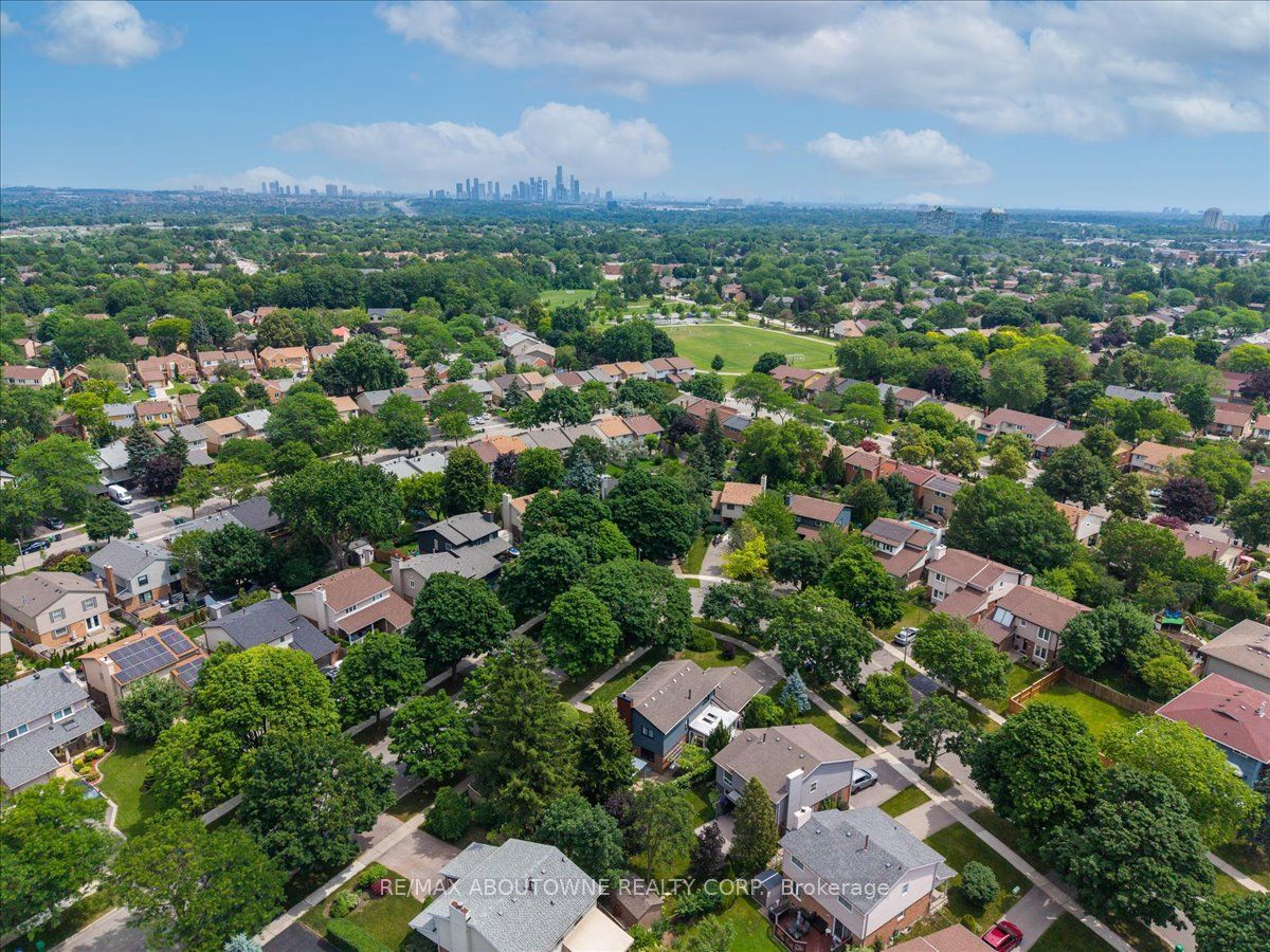 3985 Taffey Crescent, Mississauga ‣ W13790180 3985 Taffey Crescent, Mississauga ‣ W13790180