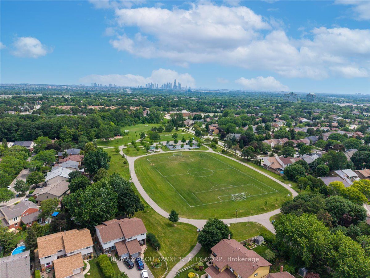 3985 Taffey Crescent, Mississauga ‣ W13790180 3985 Taffey Crescent, Mississauga ‣ W13790180