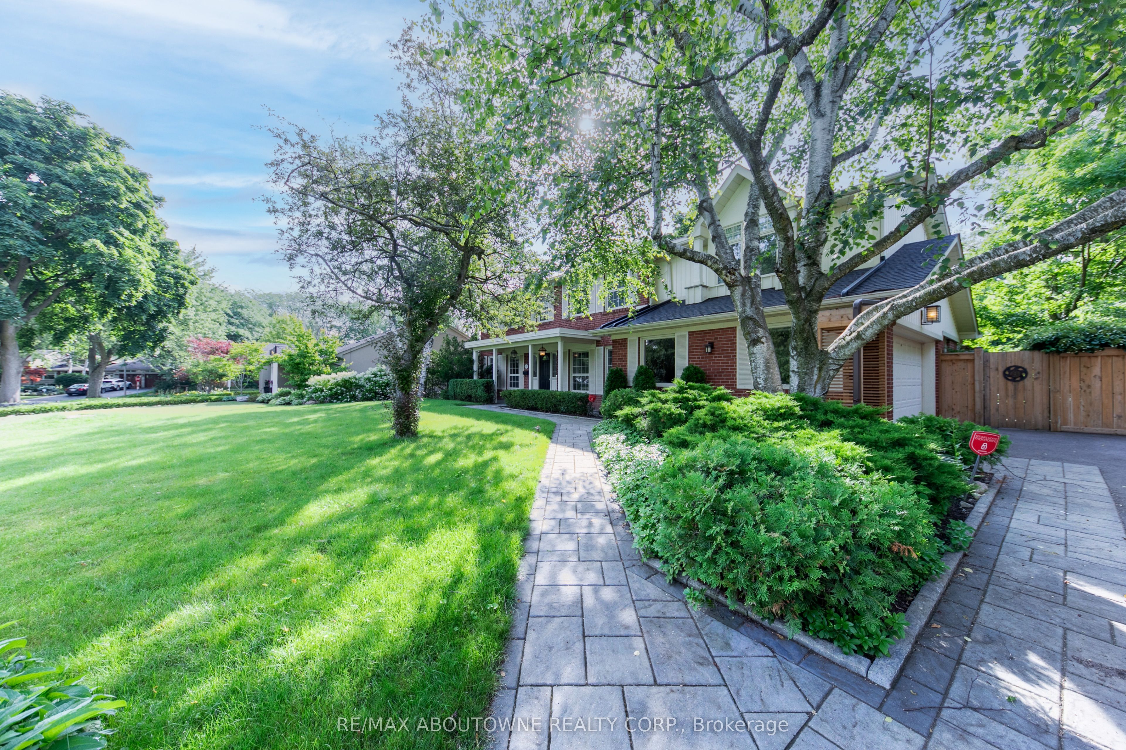 1290 Braeside Drive, Oakville ‣ W13791354 1290 Braeside Drive, Oakville ‣ W13791354