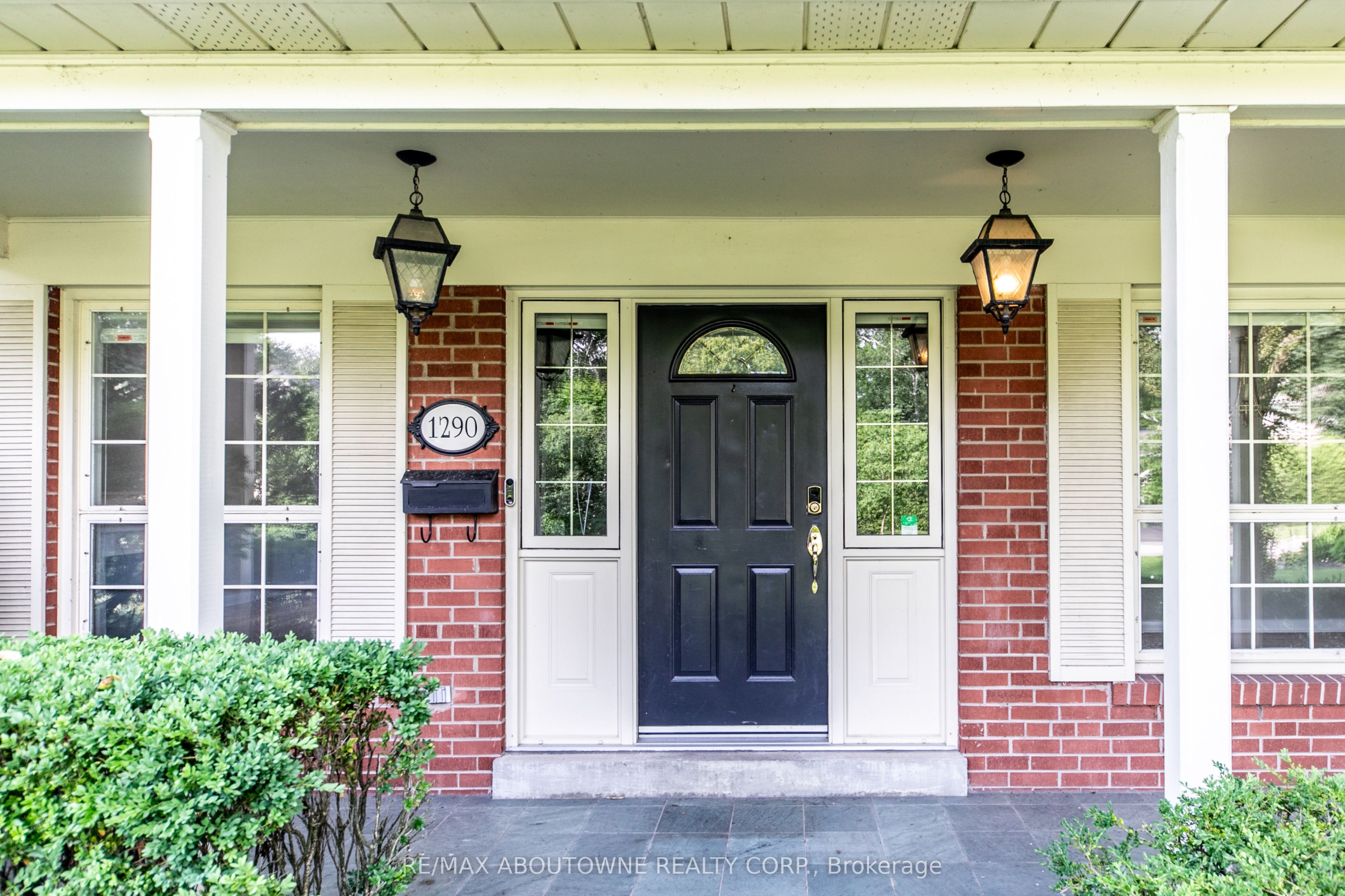 1290 Braeside Drive, Oakville ‣ W13791354 1290 Braeside Drive, Oakville ‣ W13791354