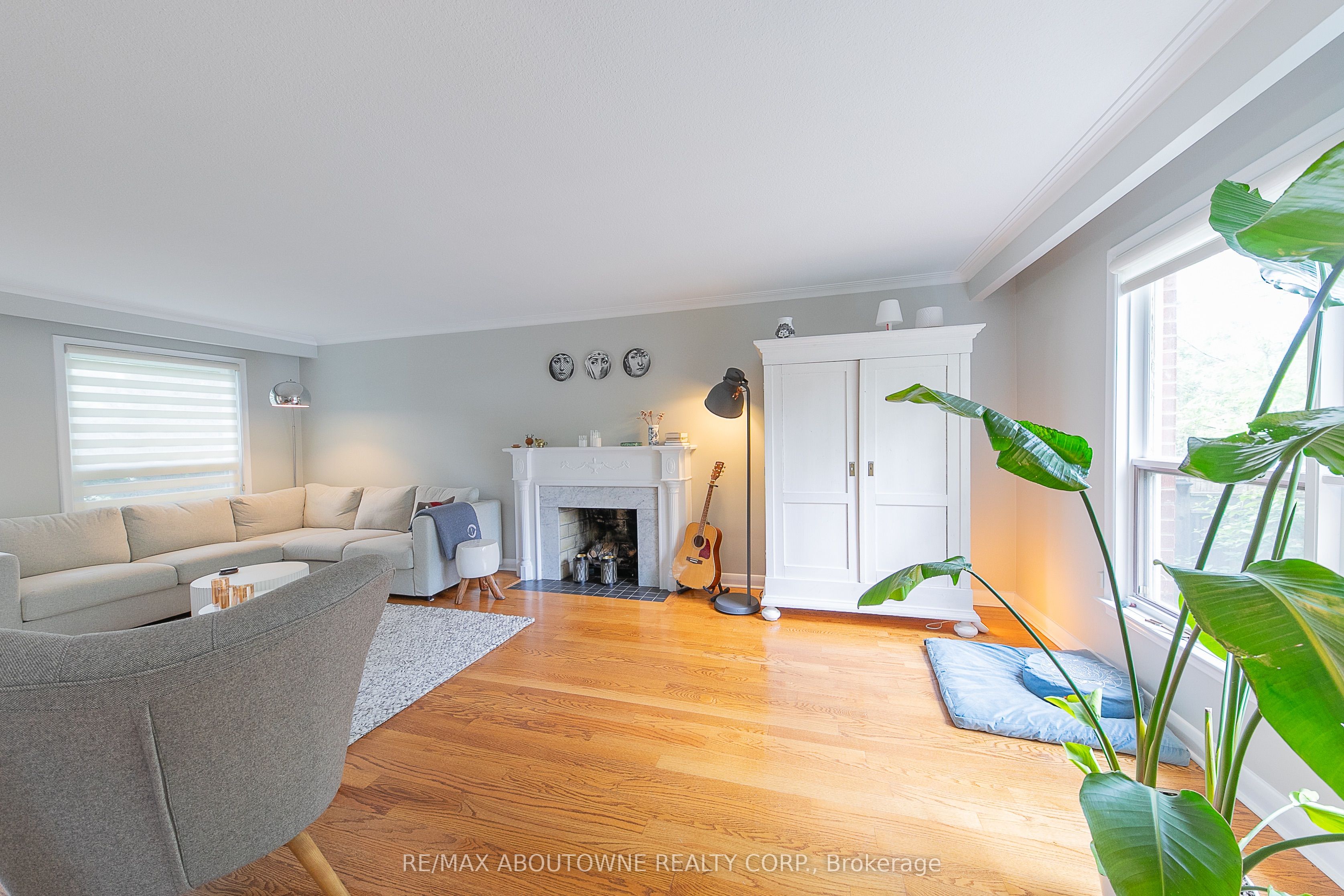 1290 Braeside Drive, Oakville ‣ W13791354 1290 Braeside Drive, Oakville ‣ W13791354
